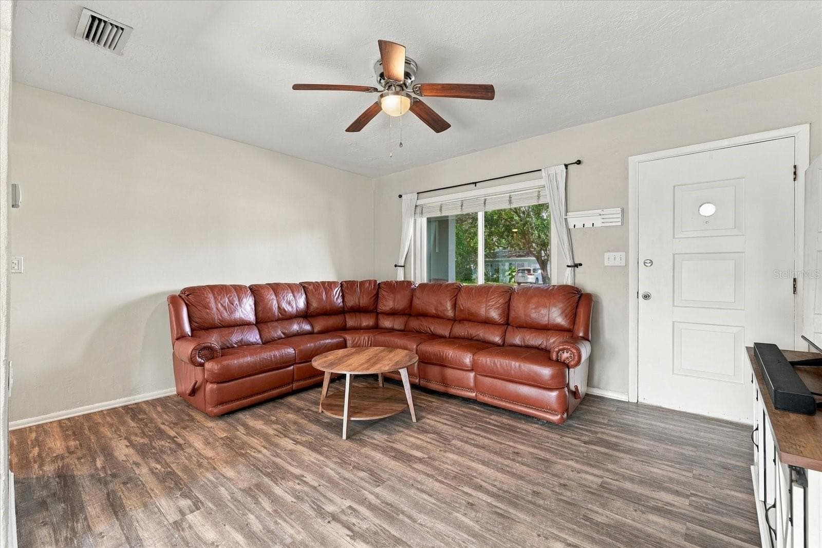 2225 Capri Dr photo 3
