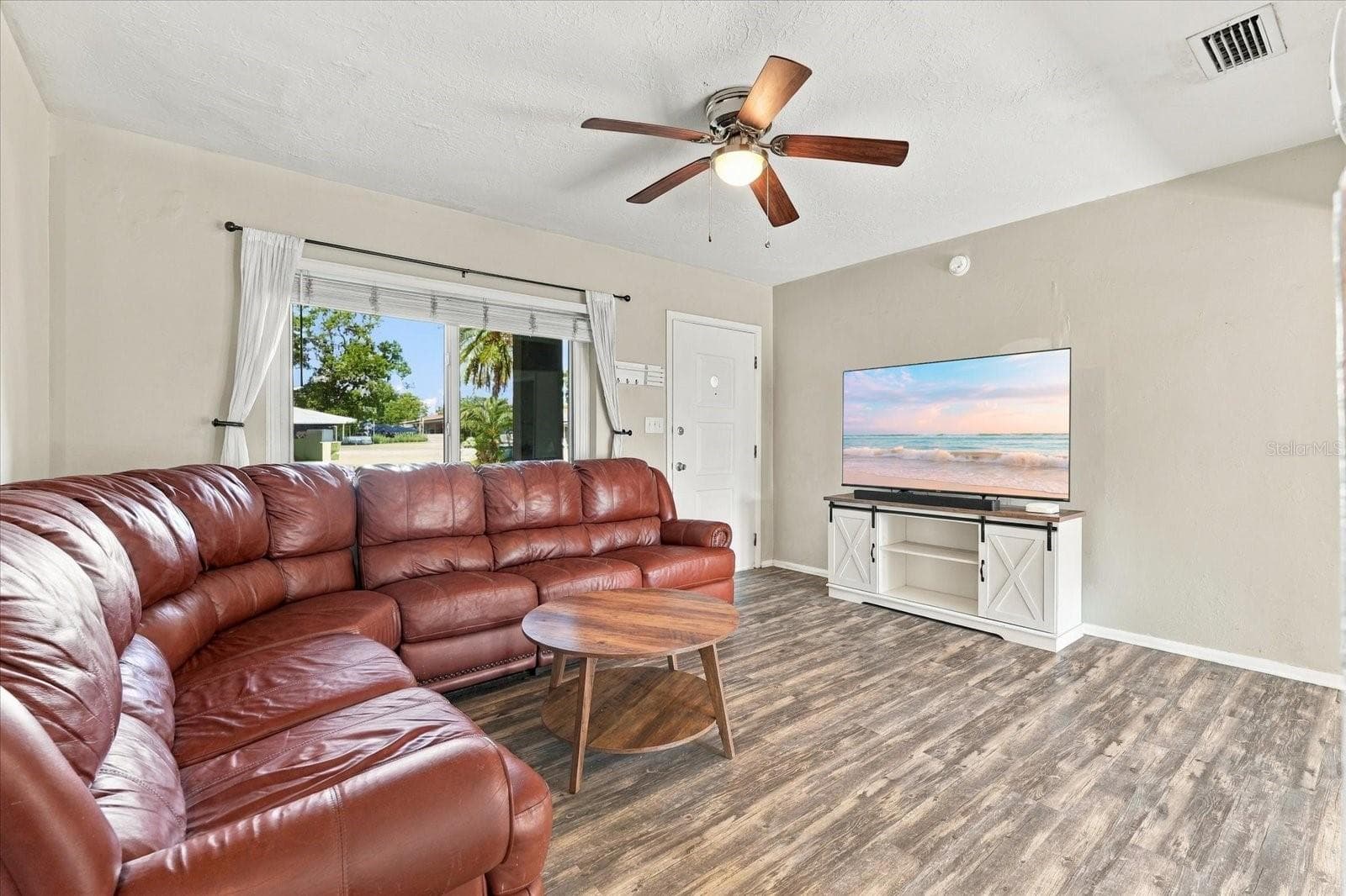 2225 Capri Dr photo 4
