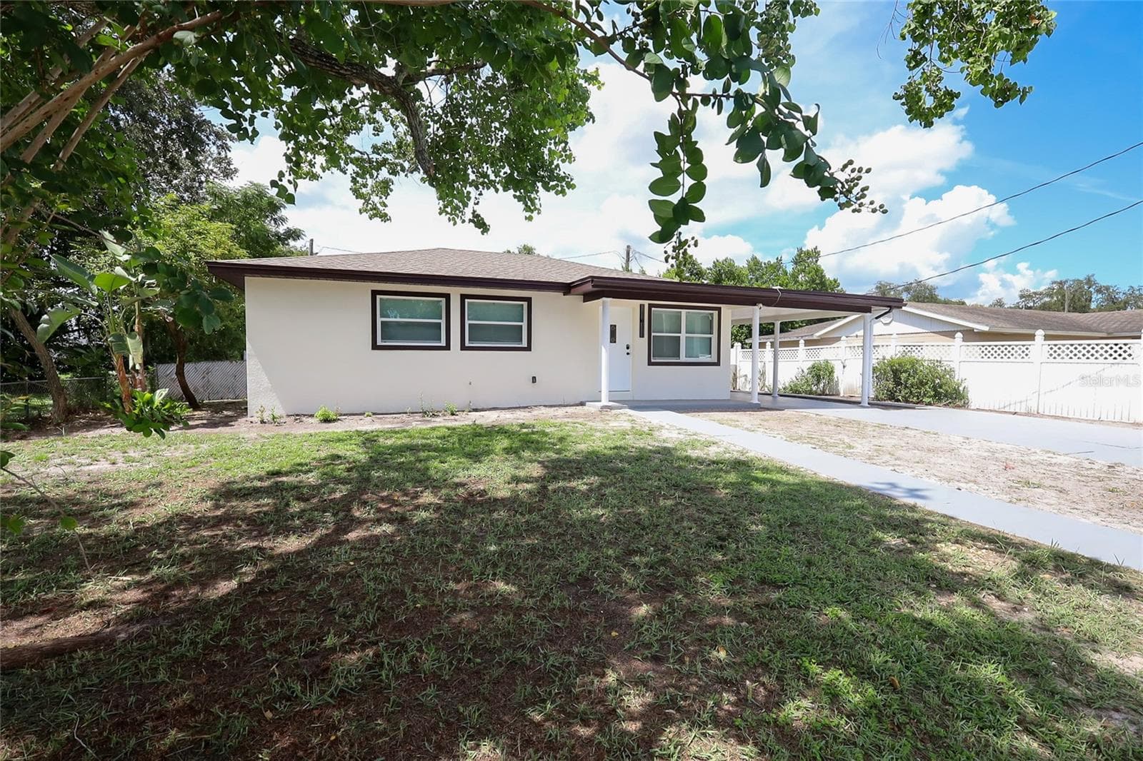 431 Hampton Ave photo 3