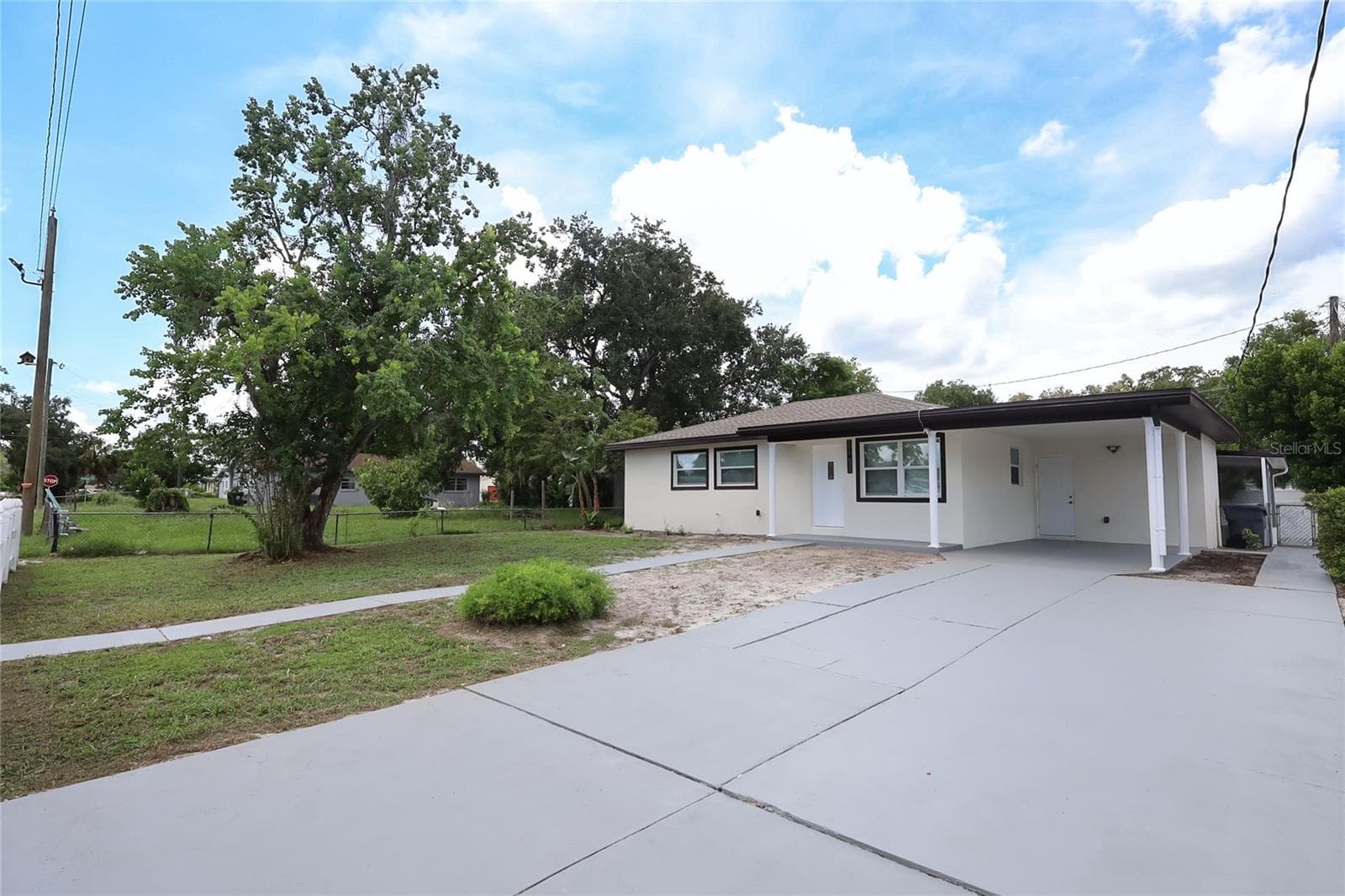 431 Hampton Ave photo 4