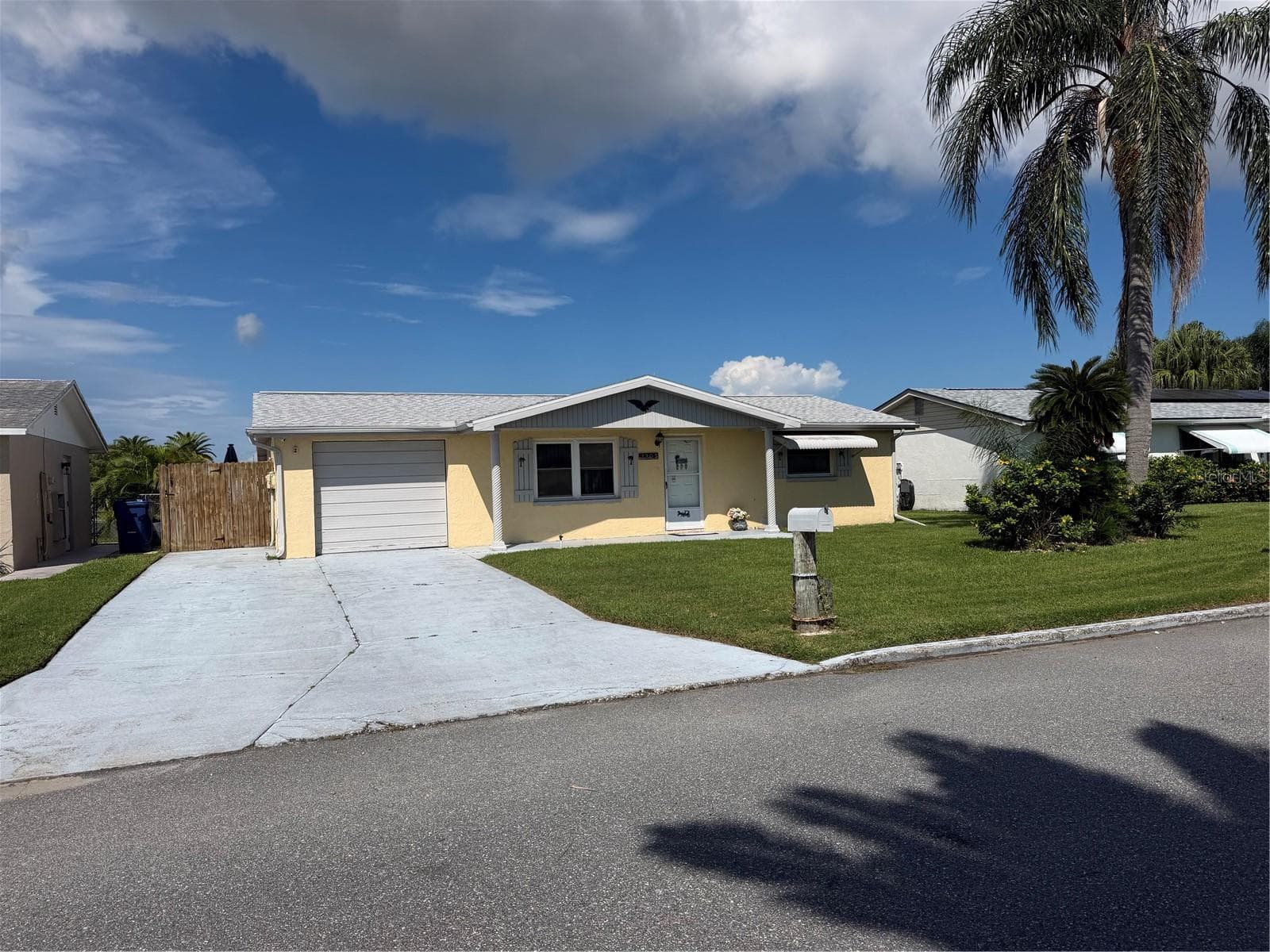 2203 Riomar Dr photo 2