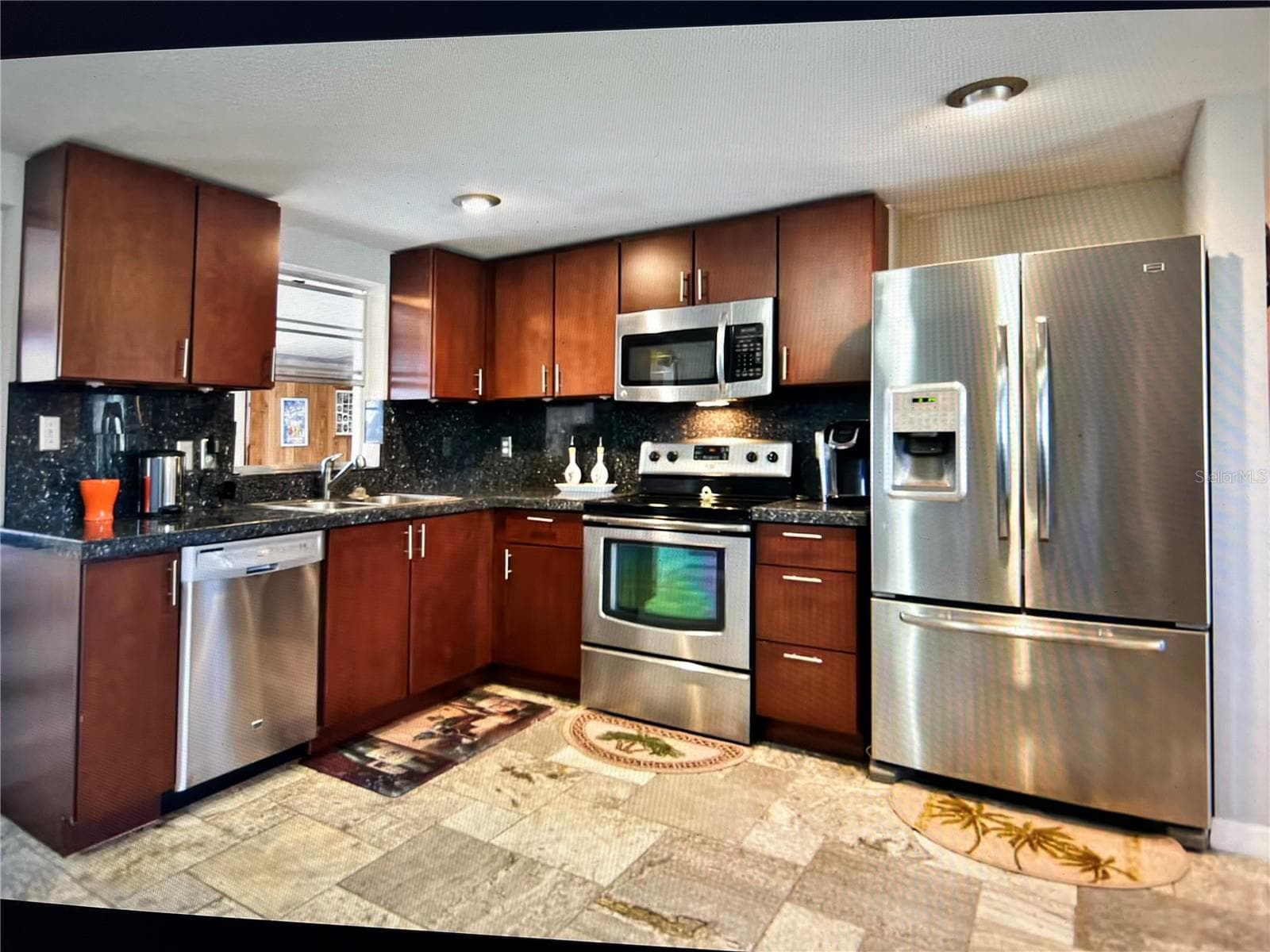 2203 Riomar Dr photo 5
