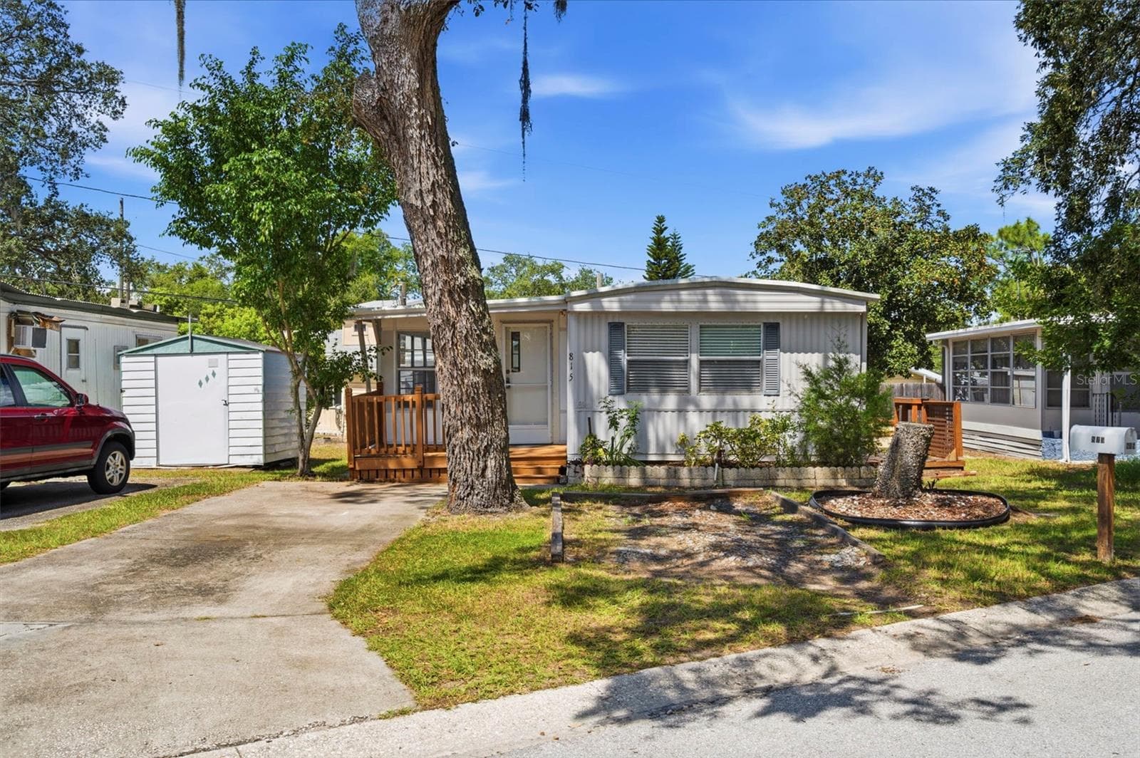 815 Elkan Dr photo 5