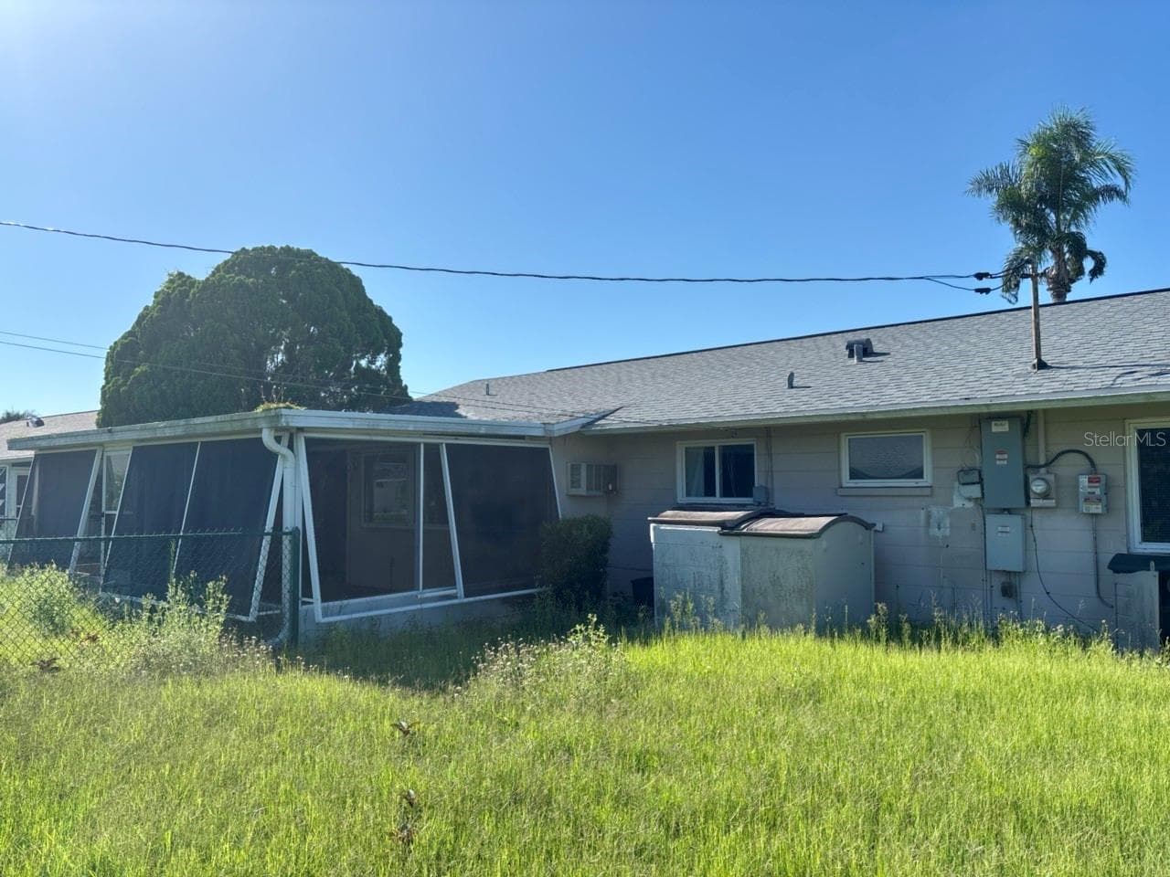 1515 Arrowhead Dr photo 2