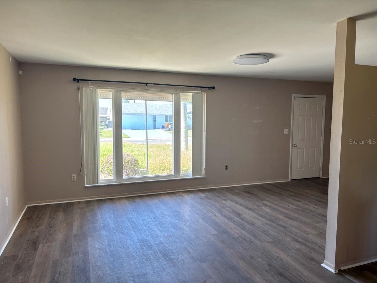 1515 Arrowhead Dr photo 3