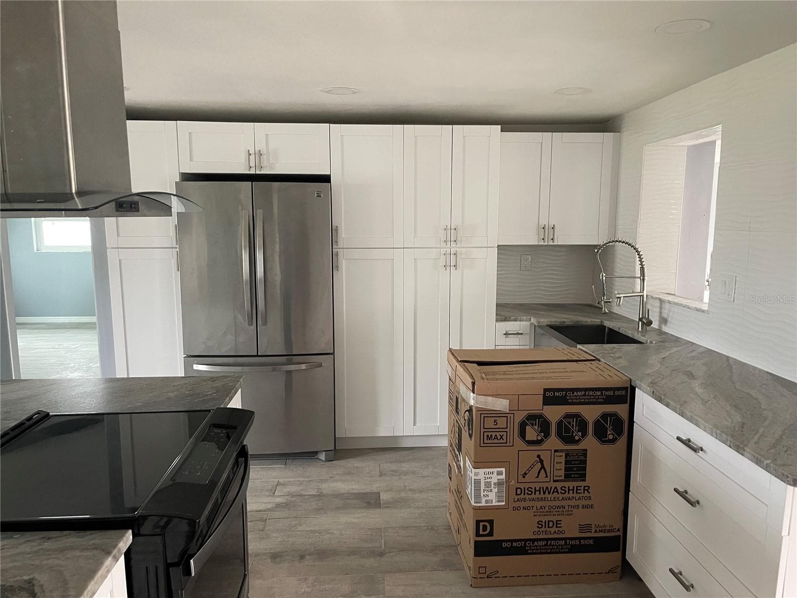 13701 Leslie Dr photo 3