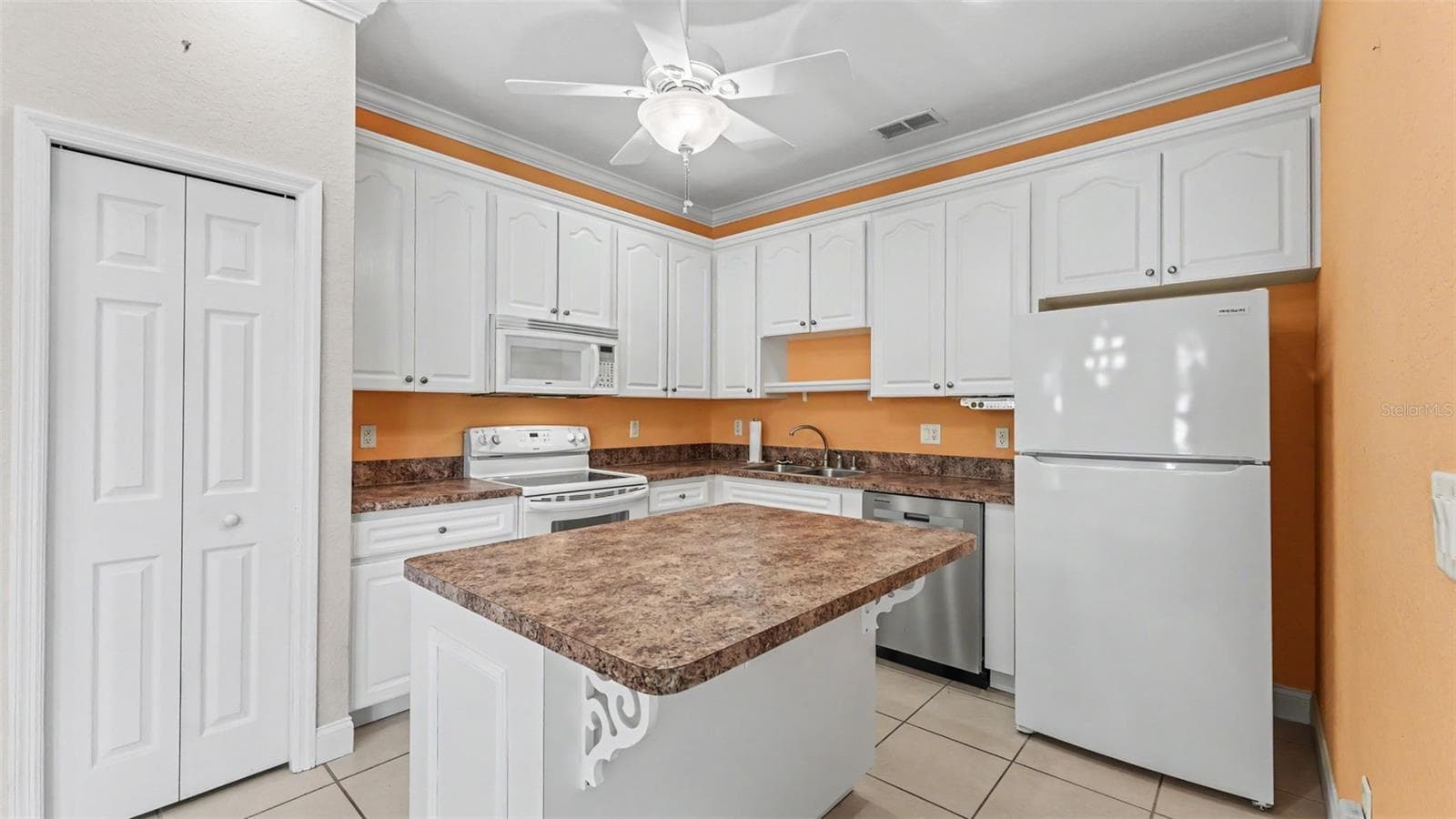 2040 Saddlewood Dr photo 4