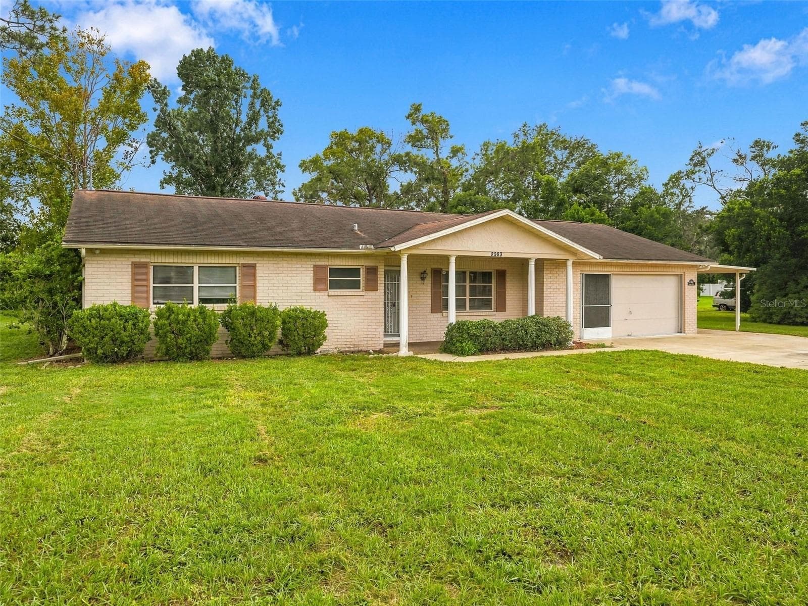 2363 Glenridge Dr photo 3