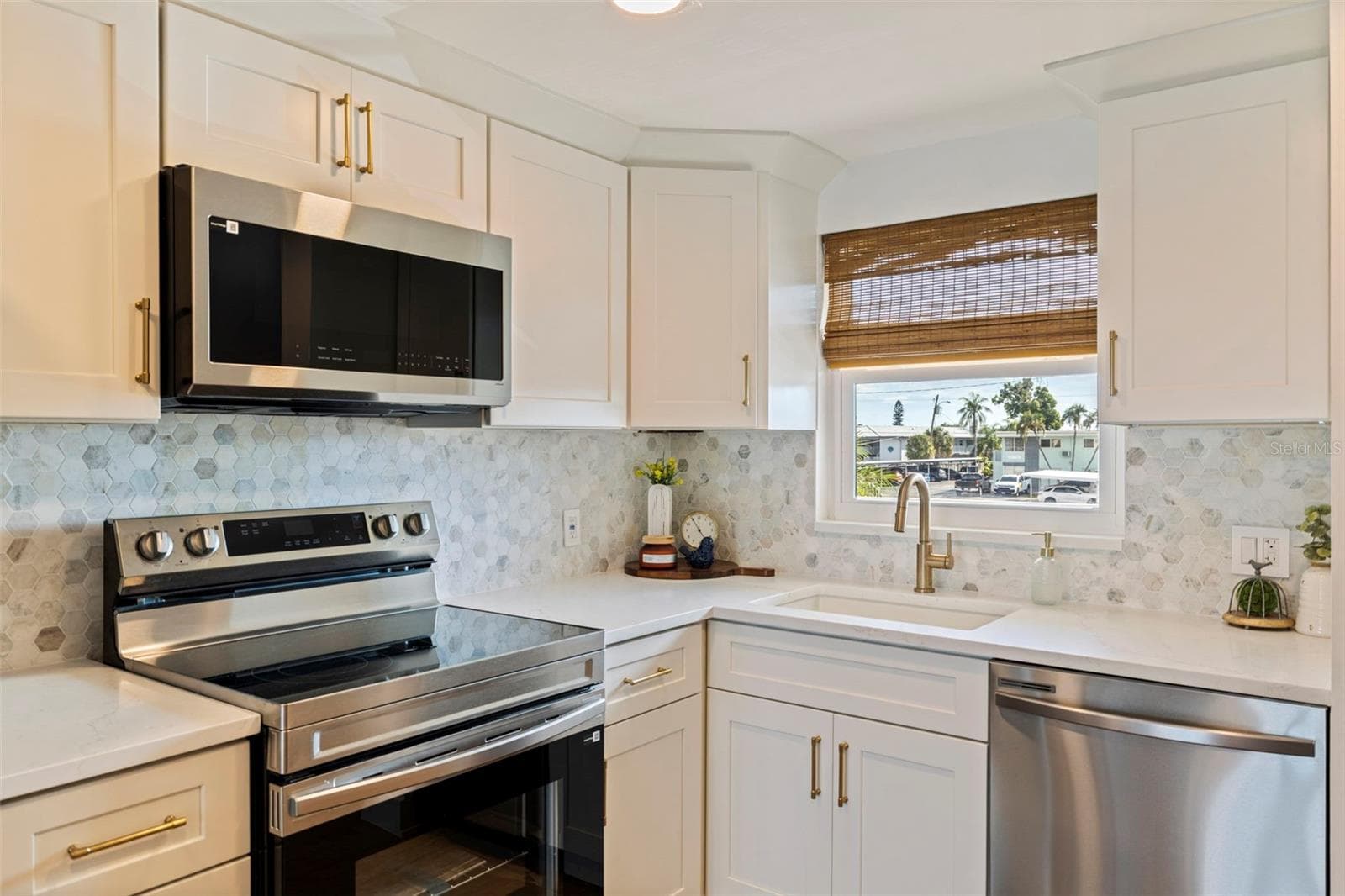 1847 Shore Dr S #202 photo 2