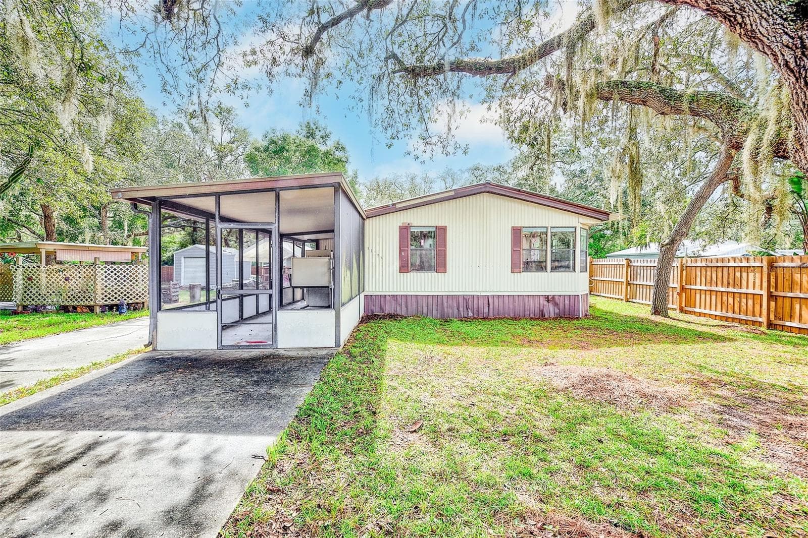 11704 Doaks St photo 2