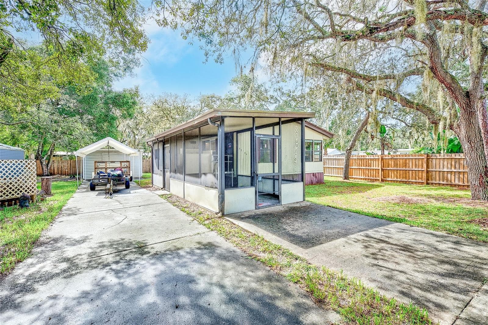11704 Doaks St photo 3