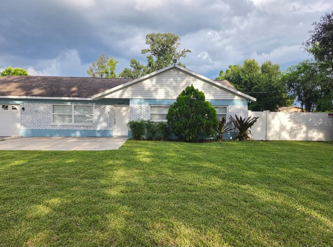 8601 Twin Lakes Blvd photo 2