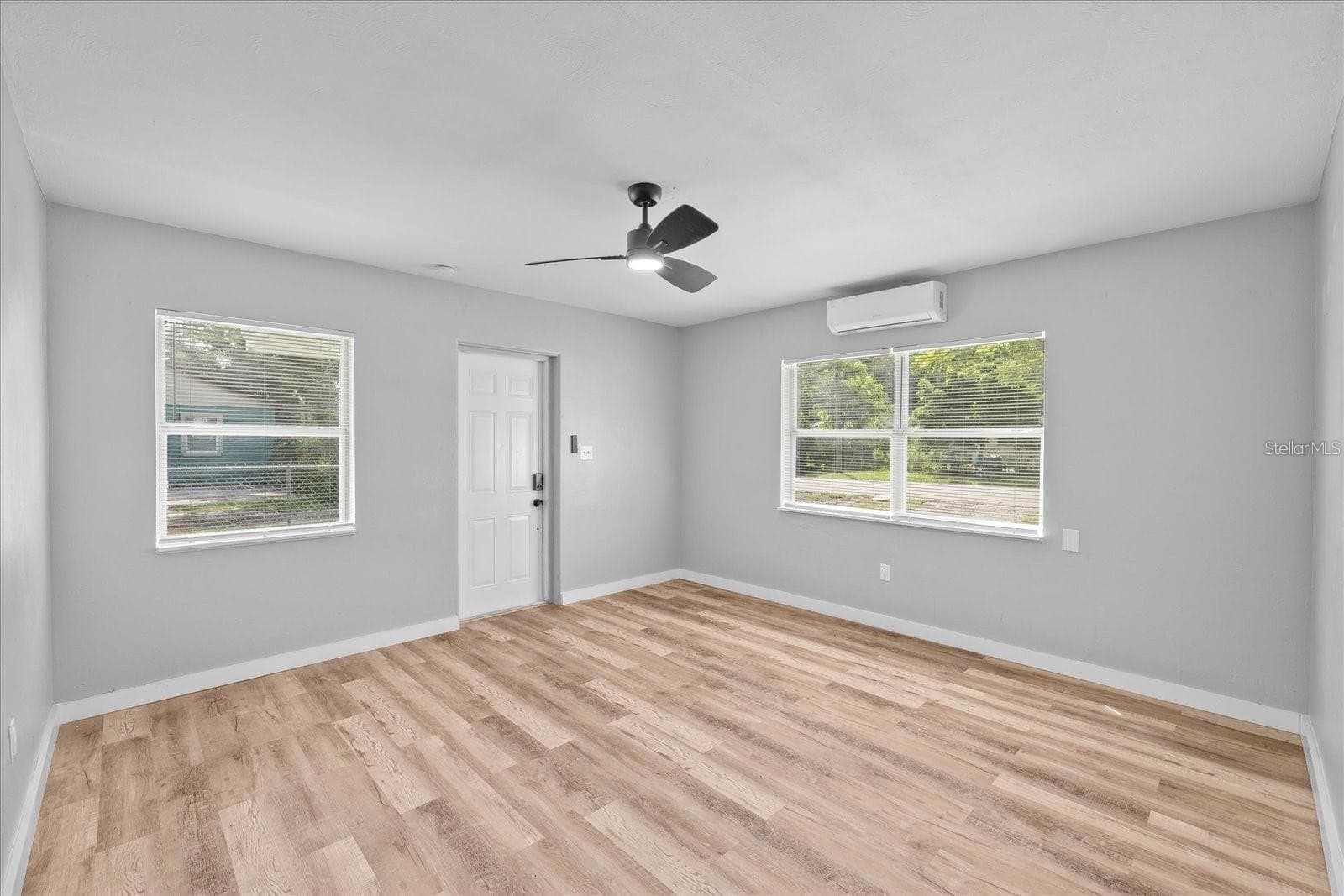 405 Avenue M NE photo 3