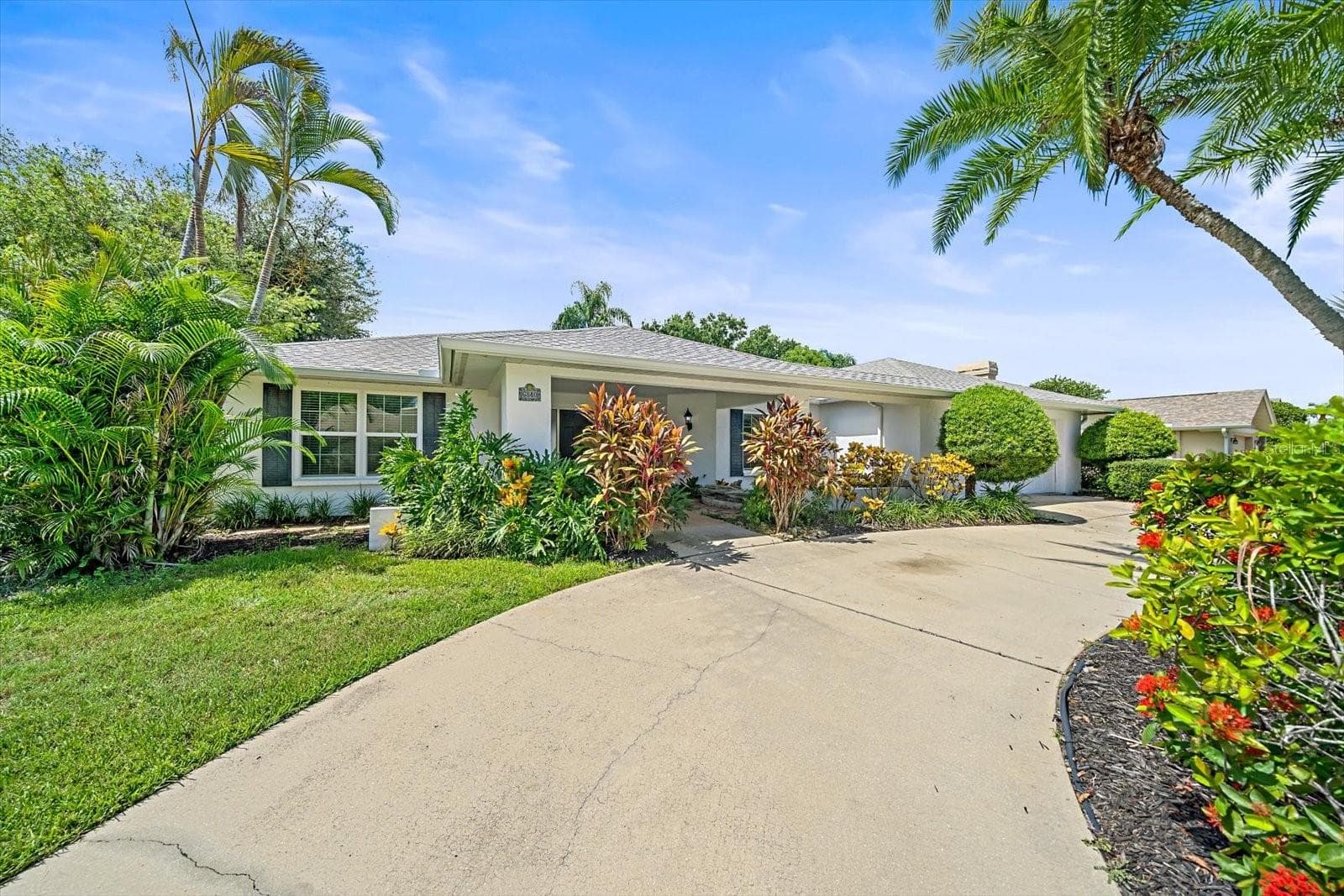 6840 Country Lakes Cir photo 2