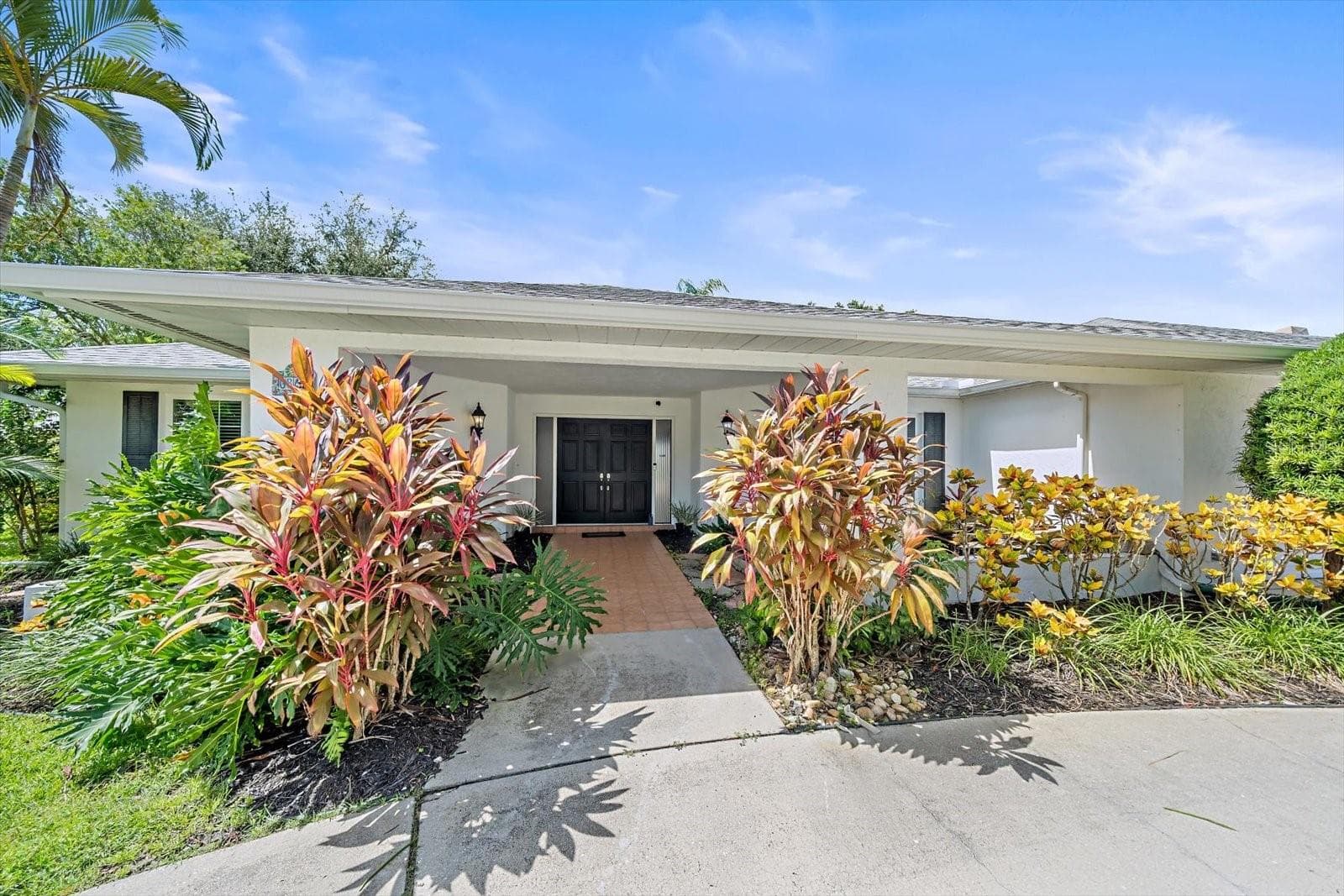 6840 Country Lakes Cir photo 3