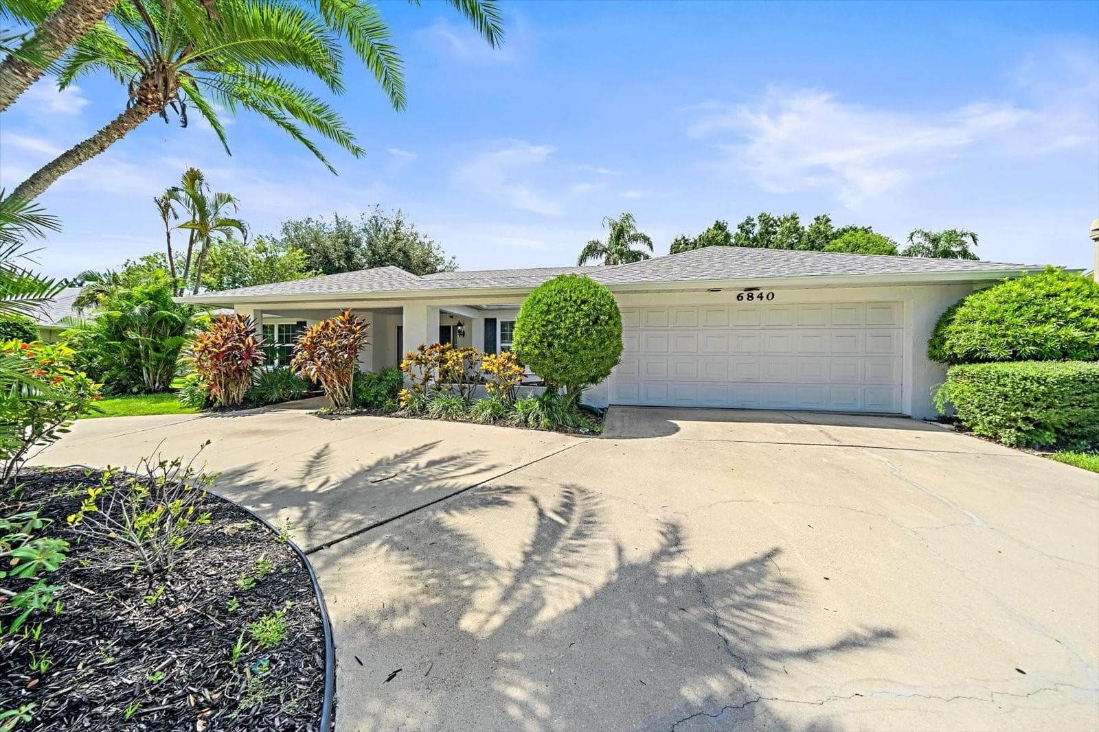 6840 Country Lakes Cir photo 4