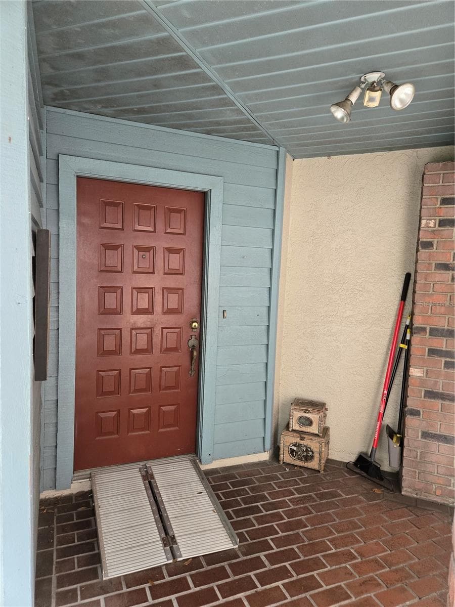 8008 LA Serena Dr photo 2