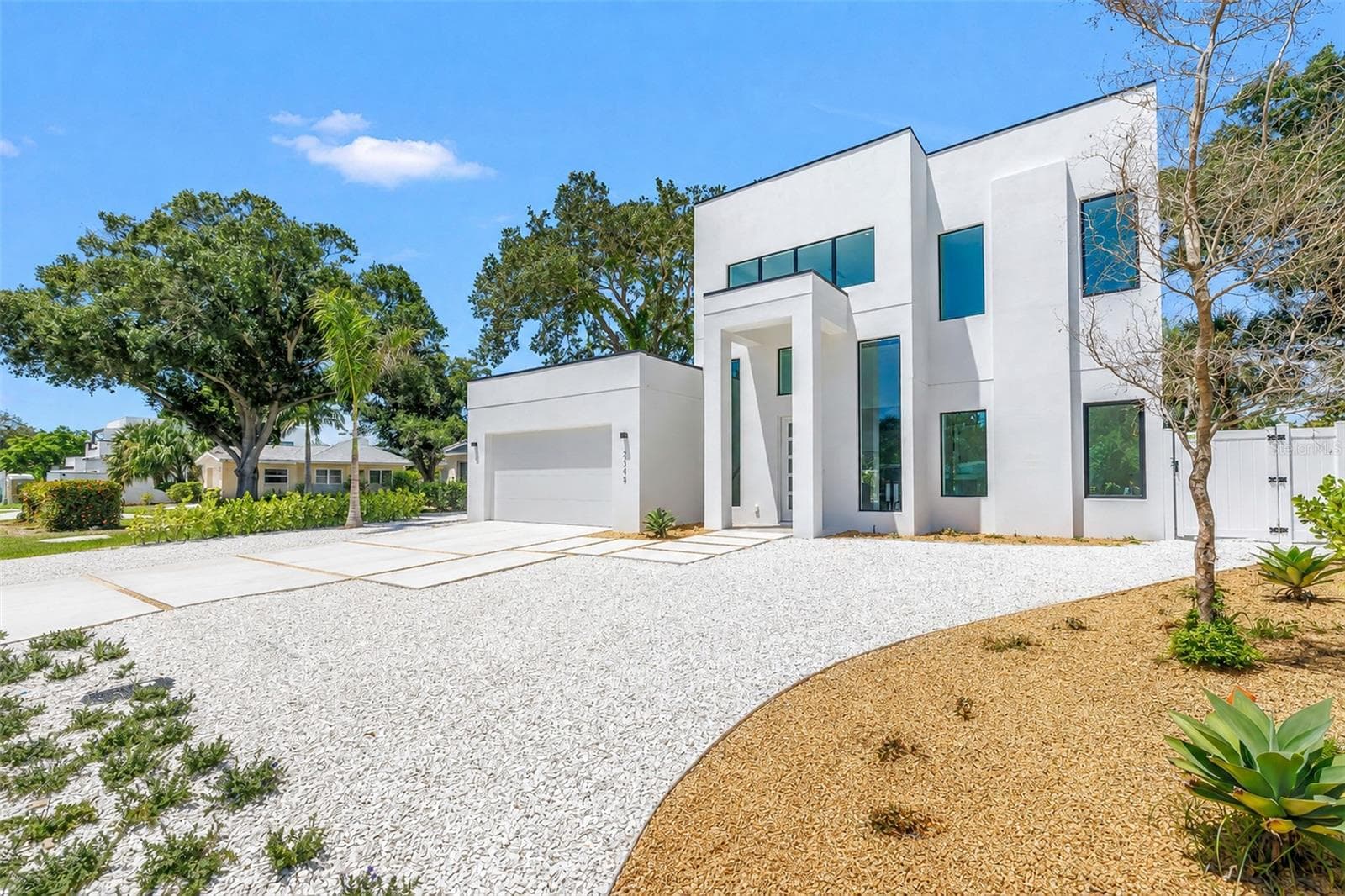 2345 Temple St photo 2
