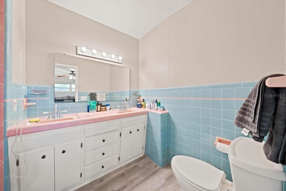 3002 W Marlin Ave photo 5
