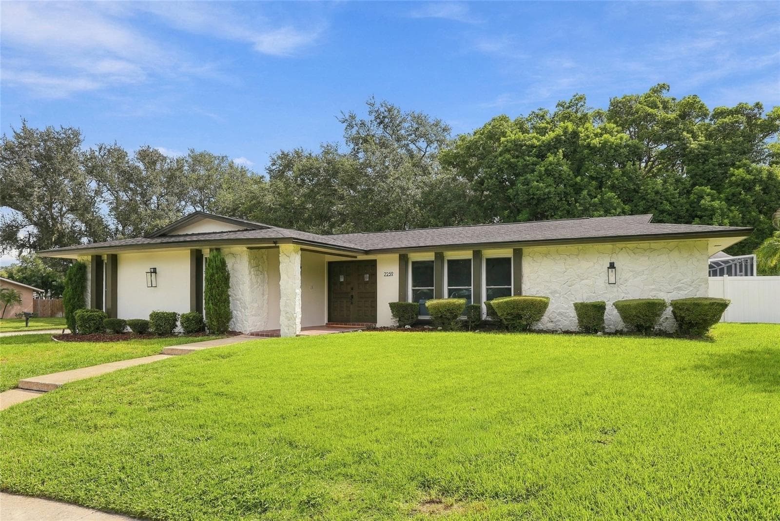 2259 El DE Oro Cir photo 4