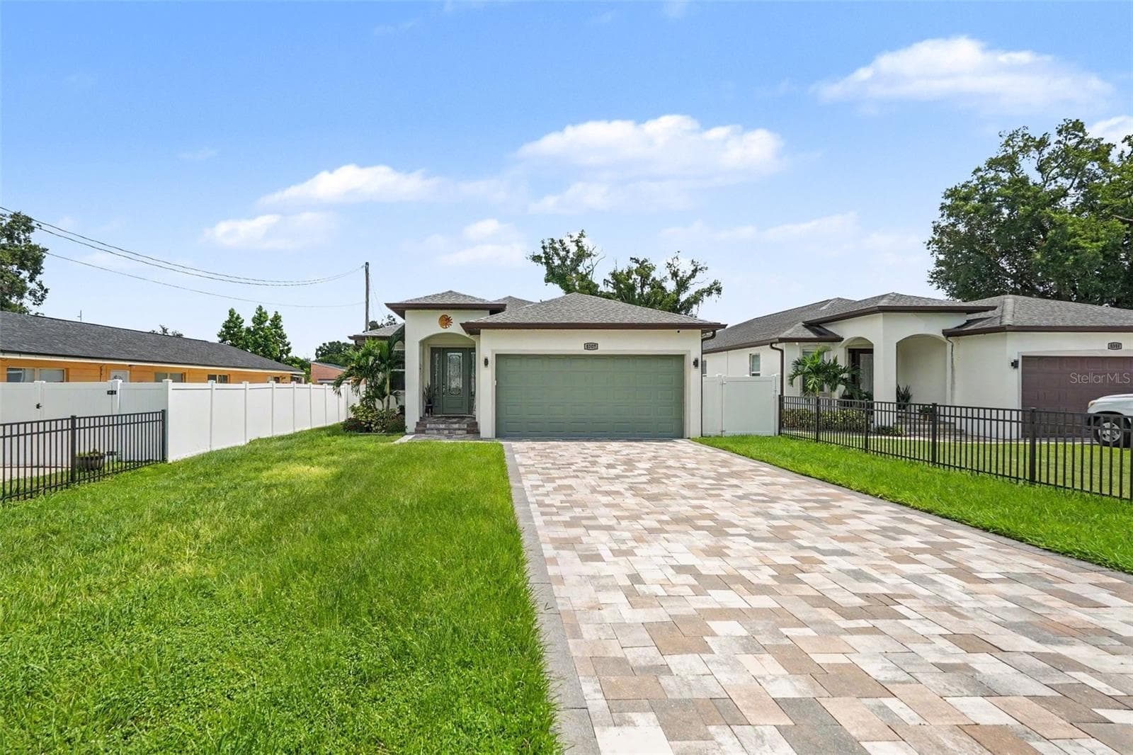 8307 N Gomez Ave photo 3