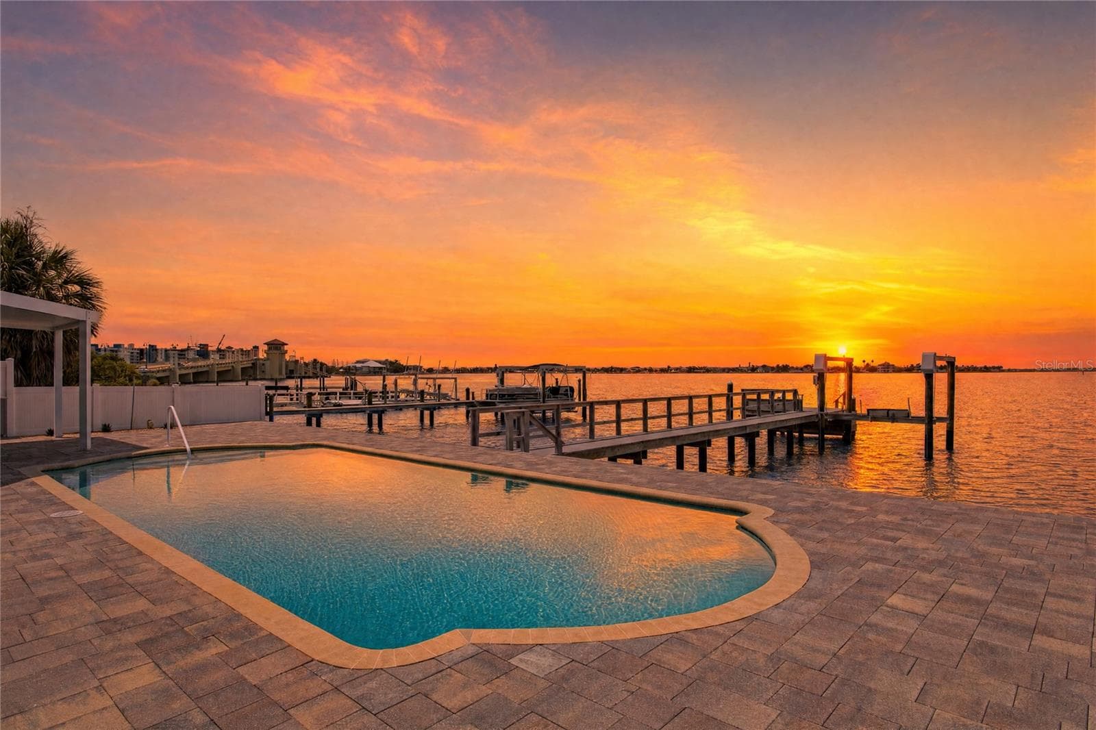 7989 Causeway Blvd N photo 4