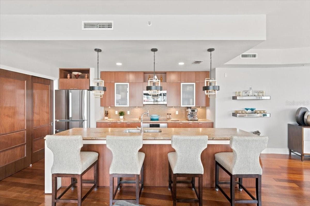 111 N 12th St #1704 photo 5