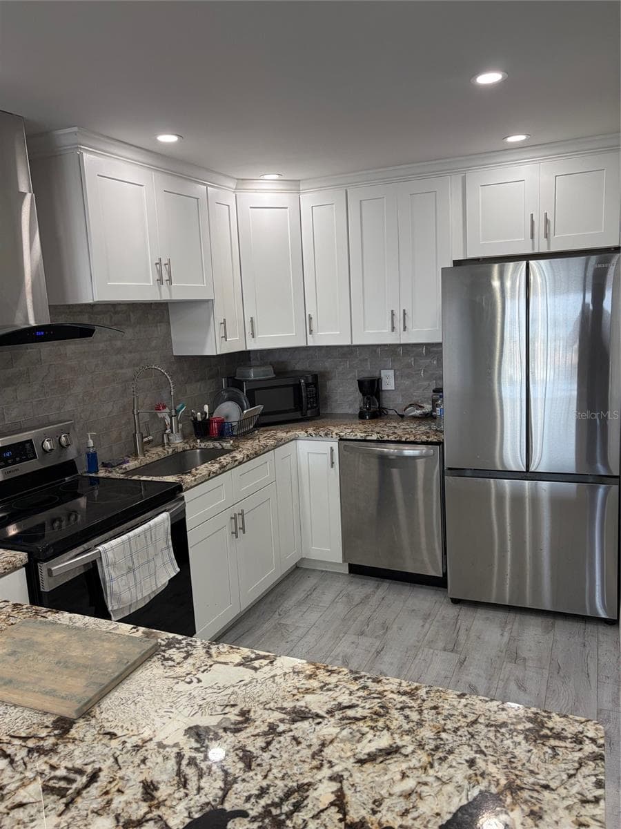 51 Island Way #801 photo 2