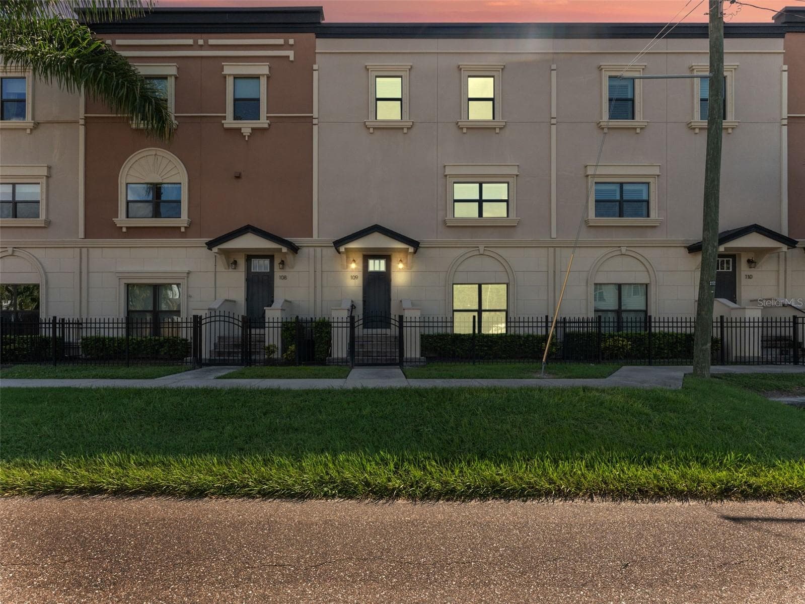 3421 W Horatio St #109 photo 2