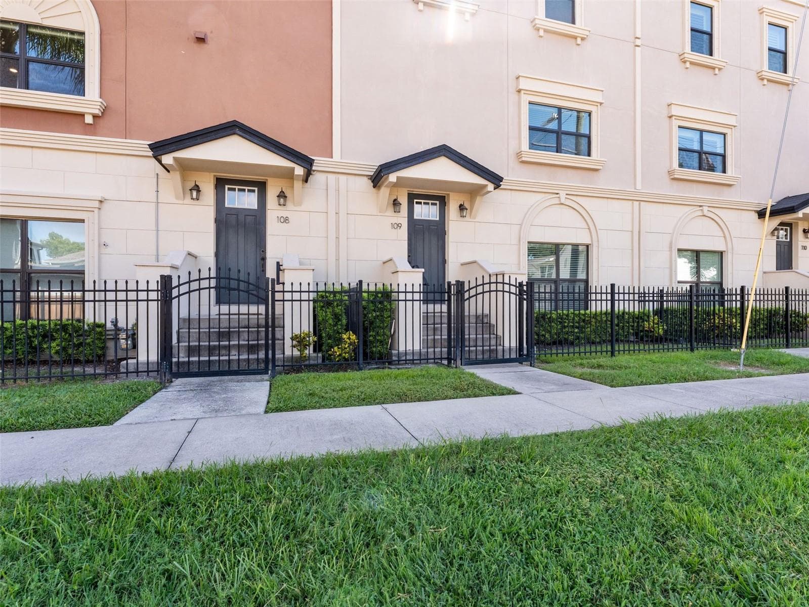 3421 W Horatio St #109 photo 3