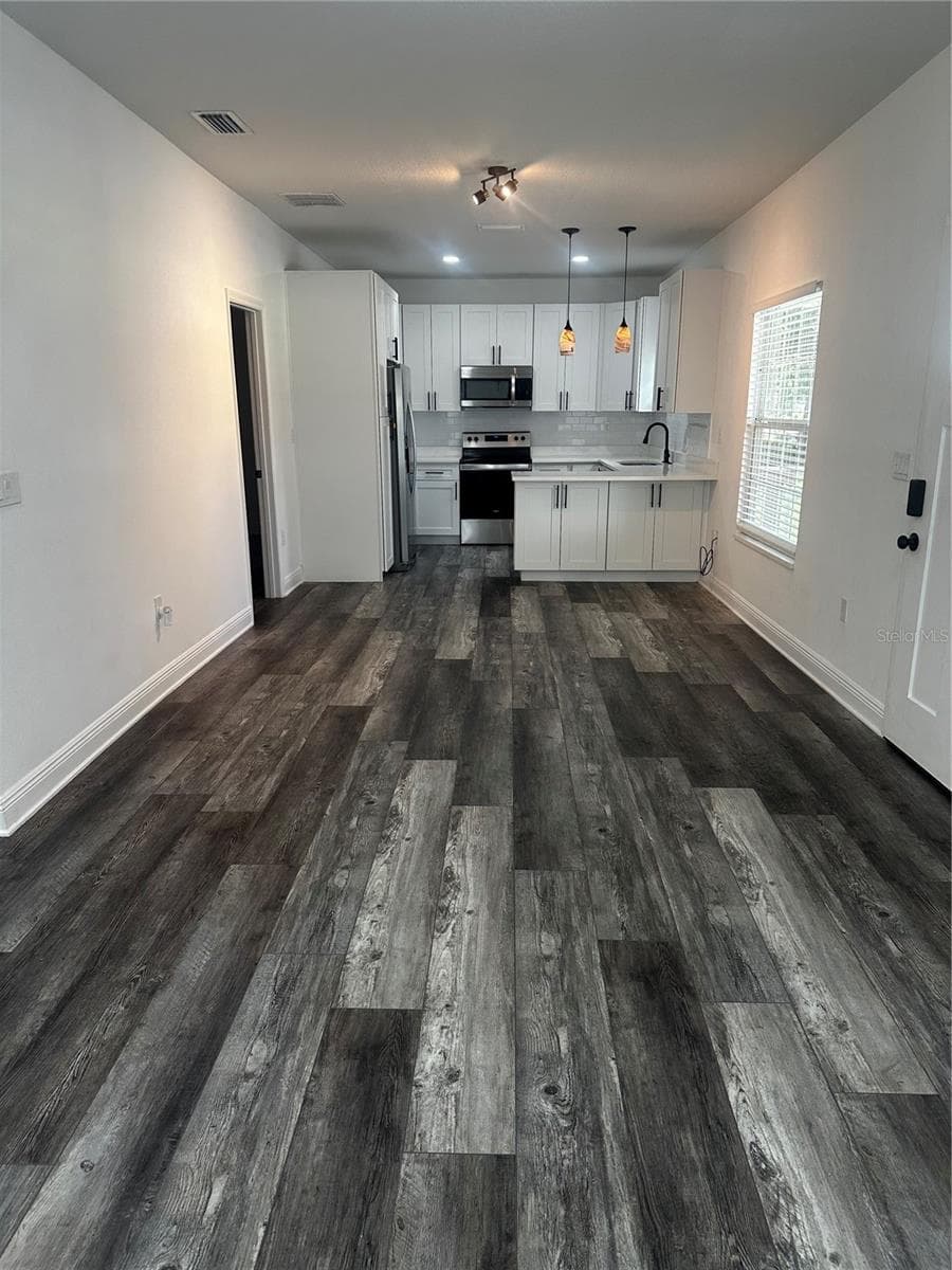 3902 N Suwanee Ave photo 5