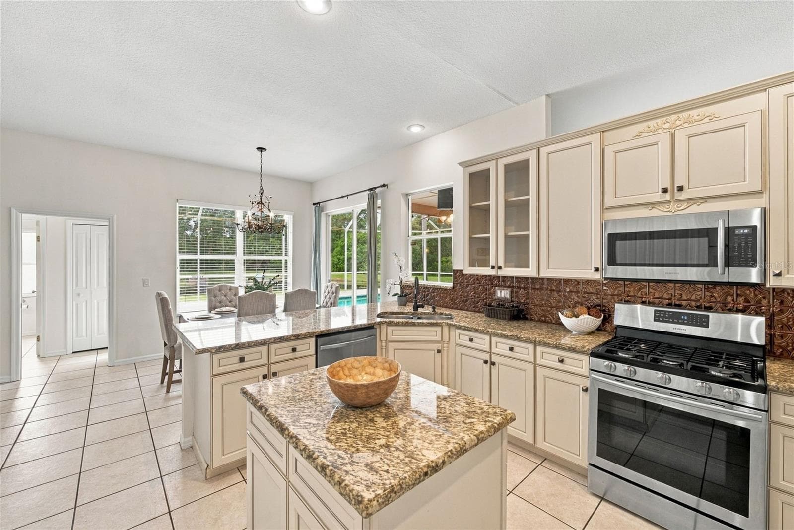 12427 Bristol Commons Cir photo 3
