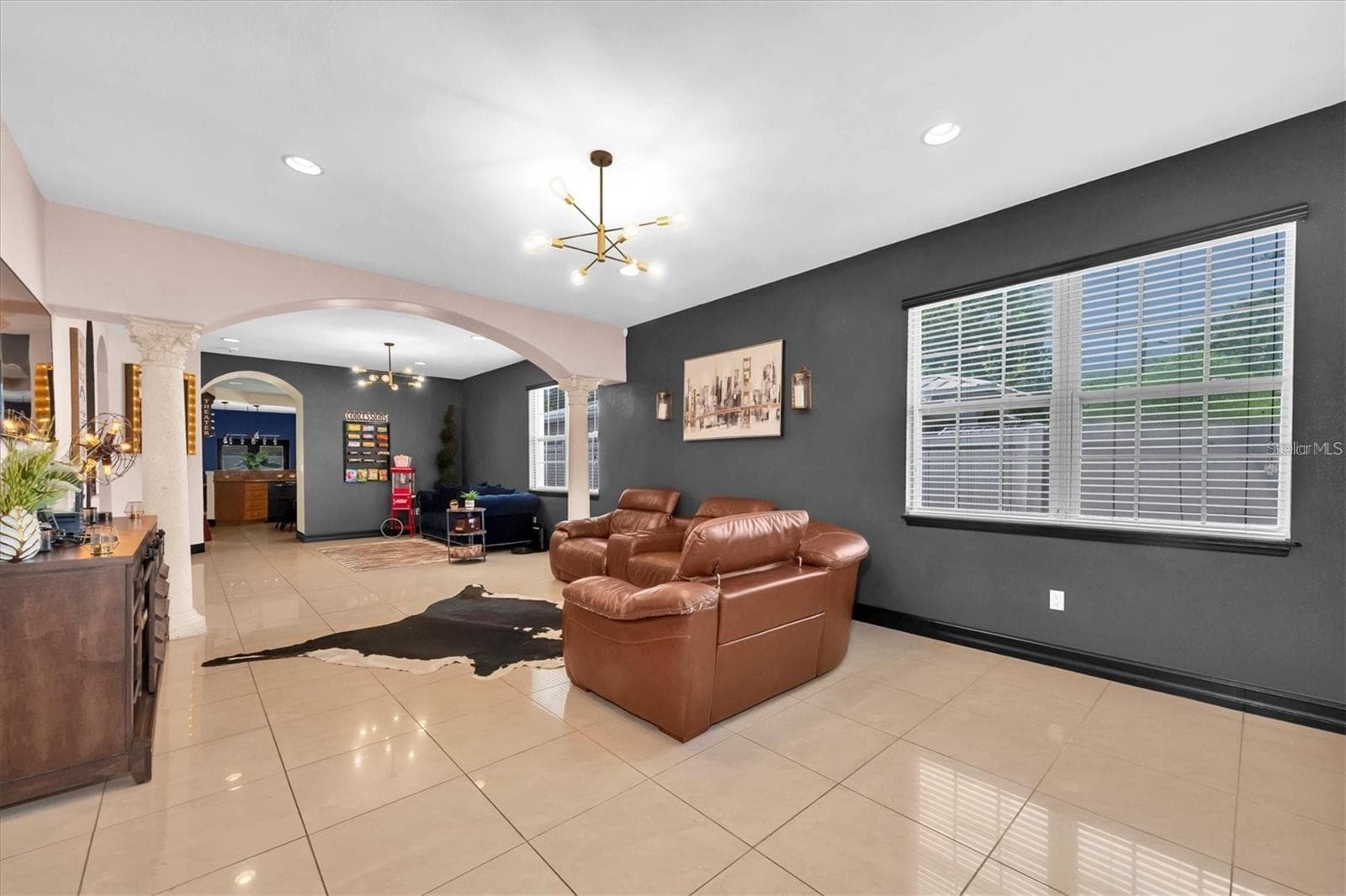 8930 N Newport Ave photo 4