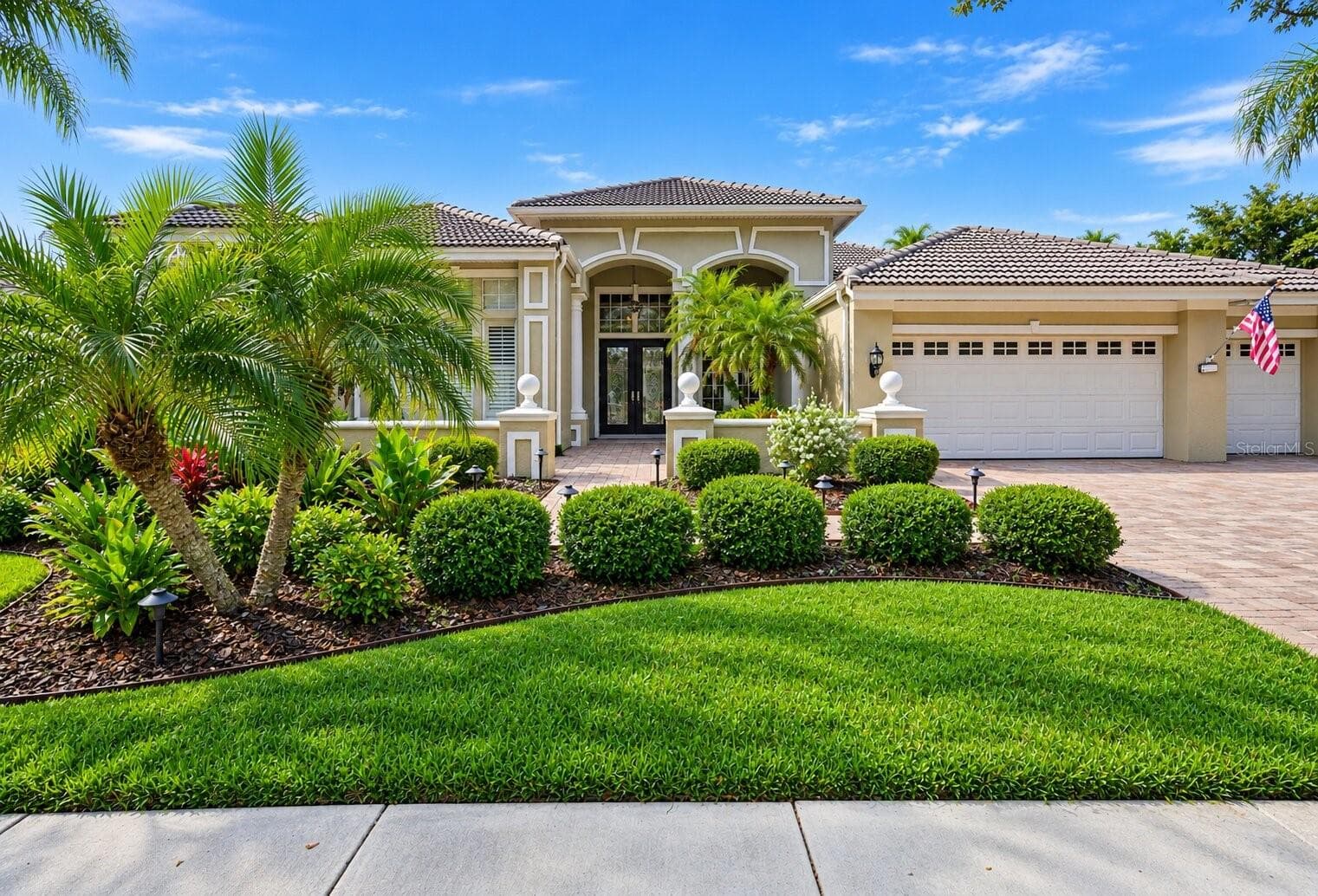 9108 Woodridge Run Dr photo 2