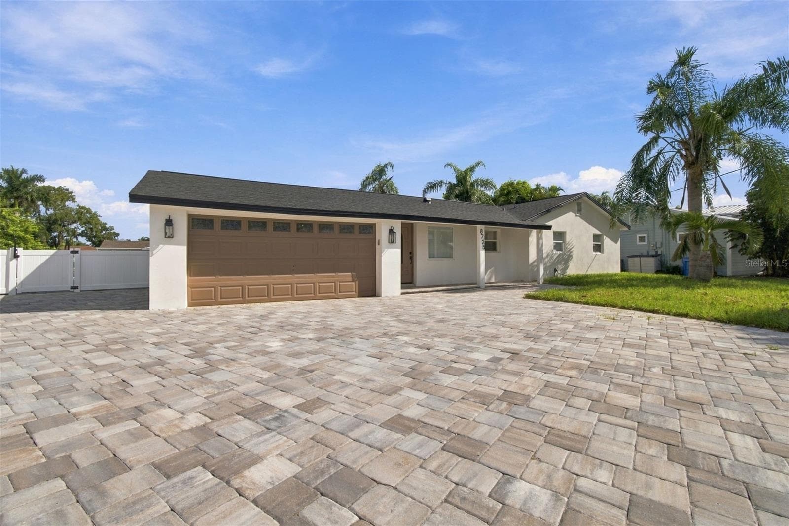 8725 Thornwood Ln photo 4