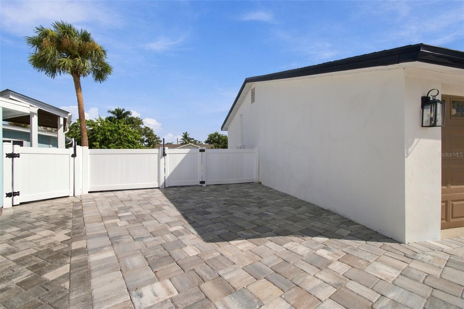8725 Thornwood Ln photo 5