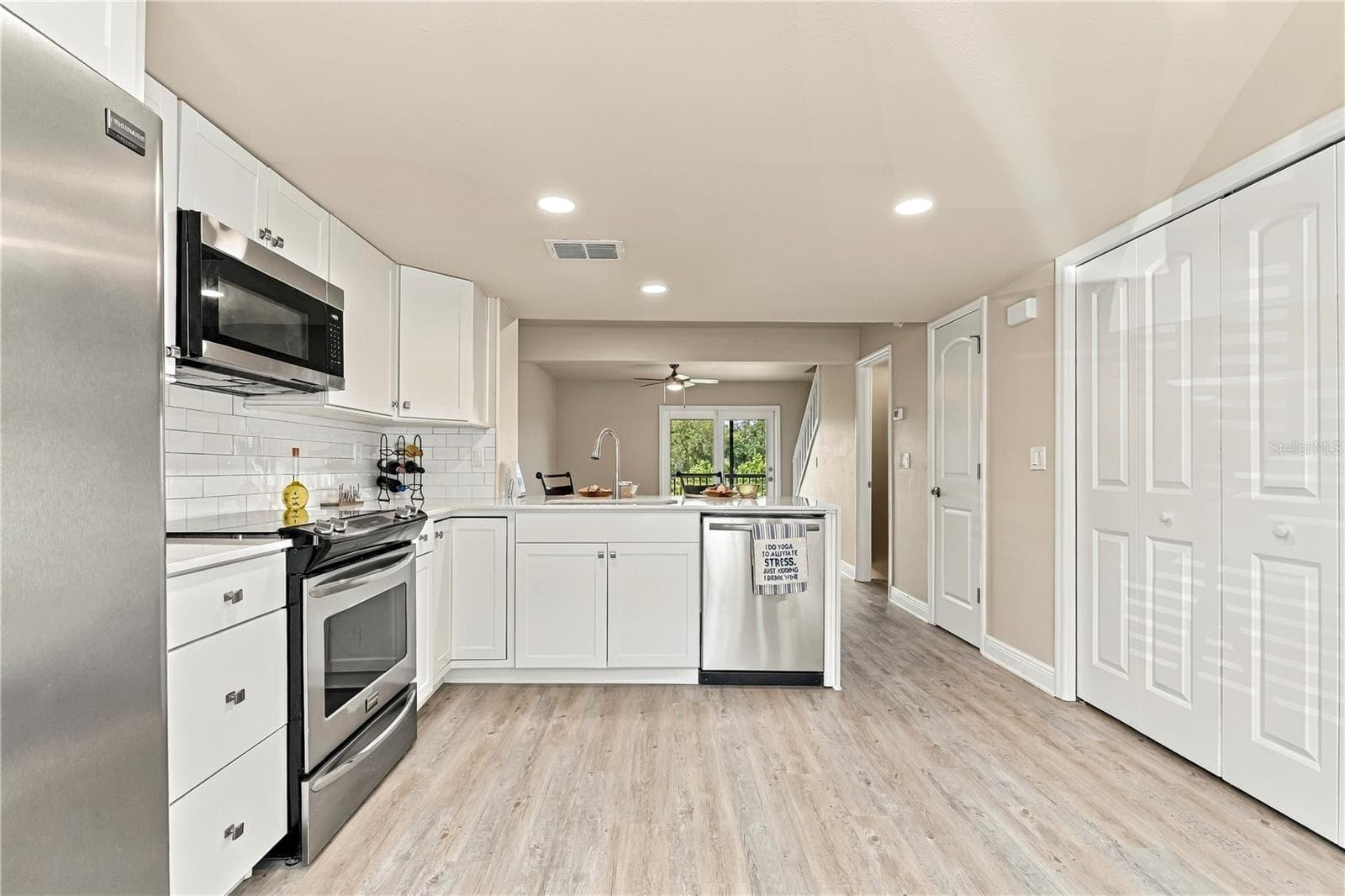 1202 Brigadoon Dr photo 4