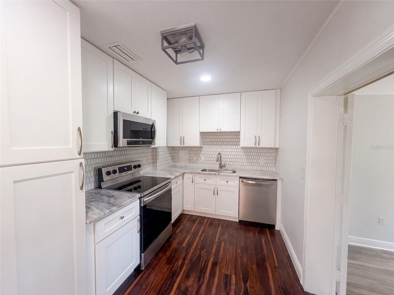 10806 W Elbow Dr photo 2
