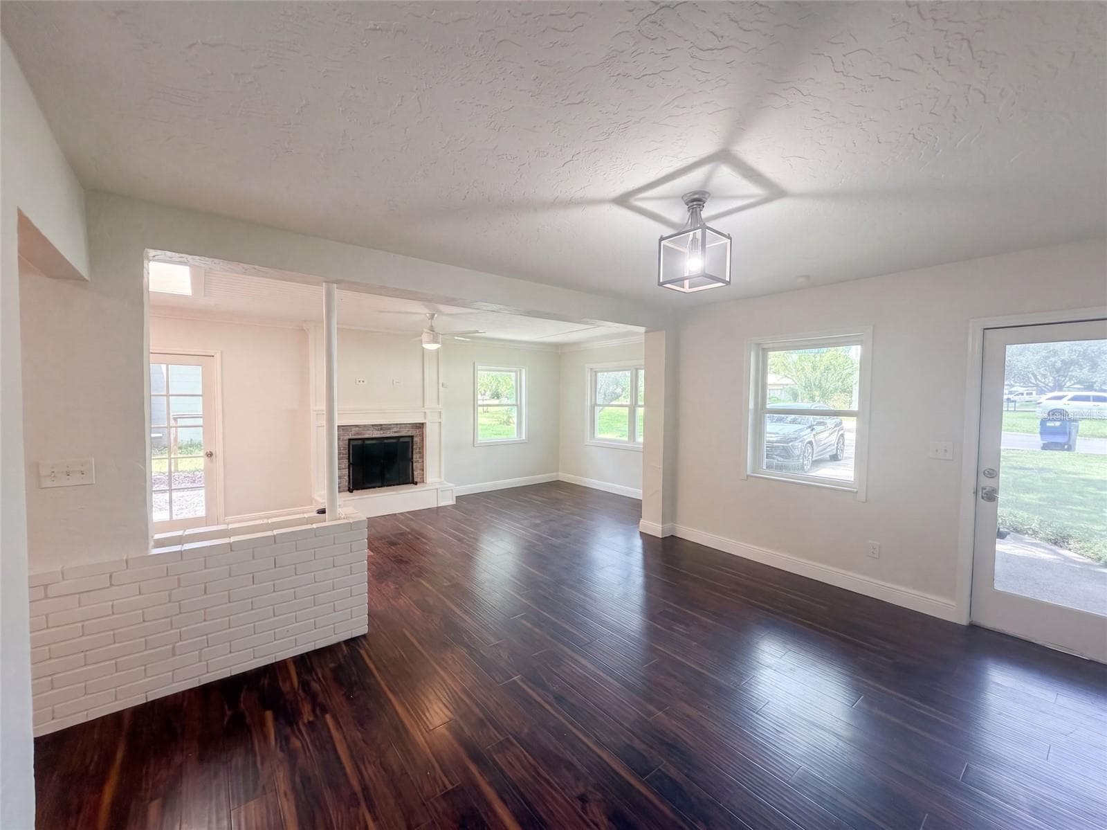 10806 W Elbow Dr photo 3