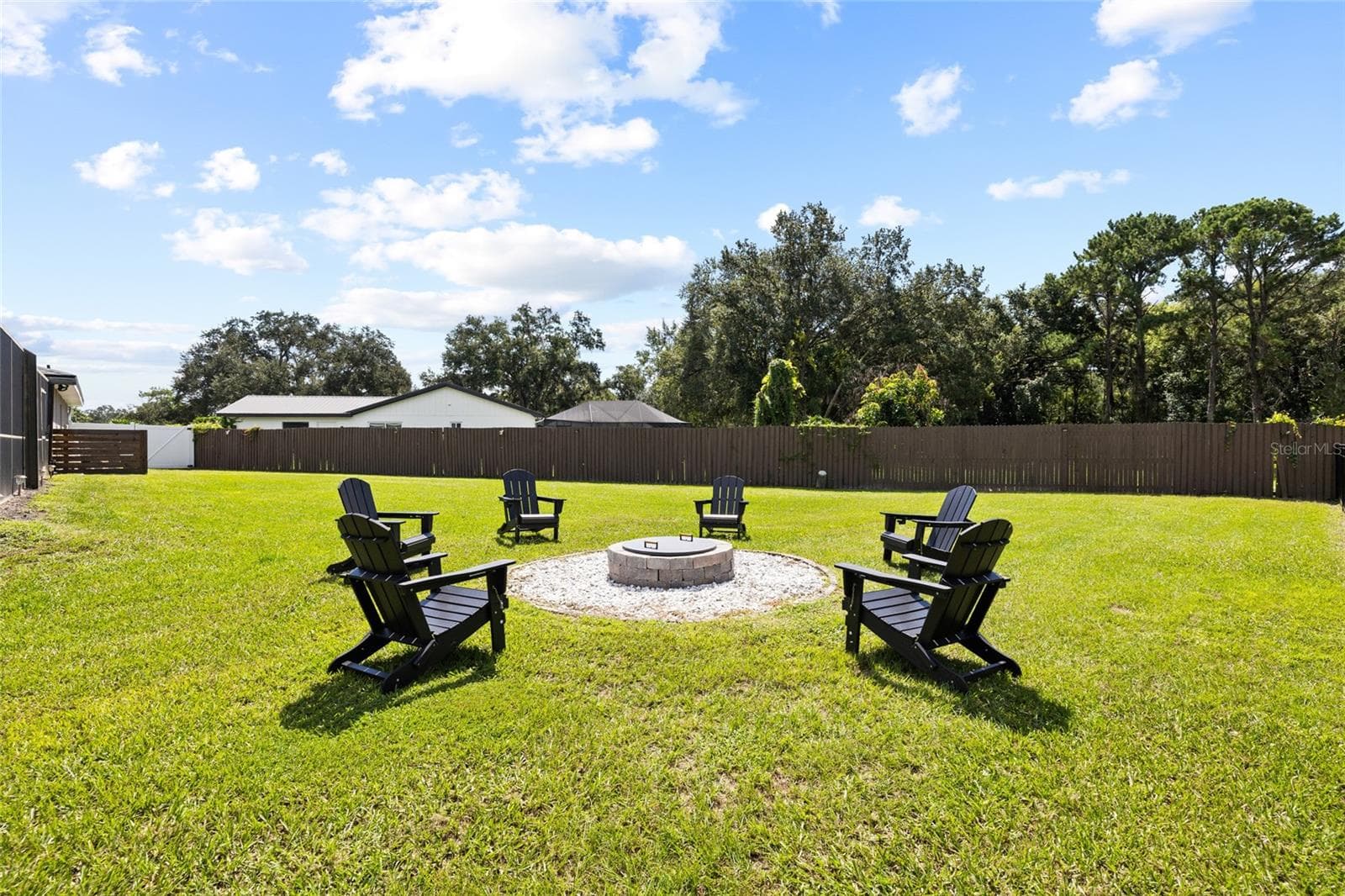 7231 Woodbrook Dr photo 3