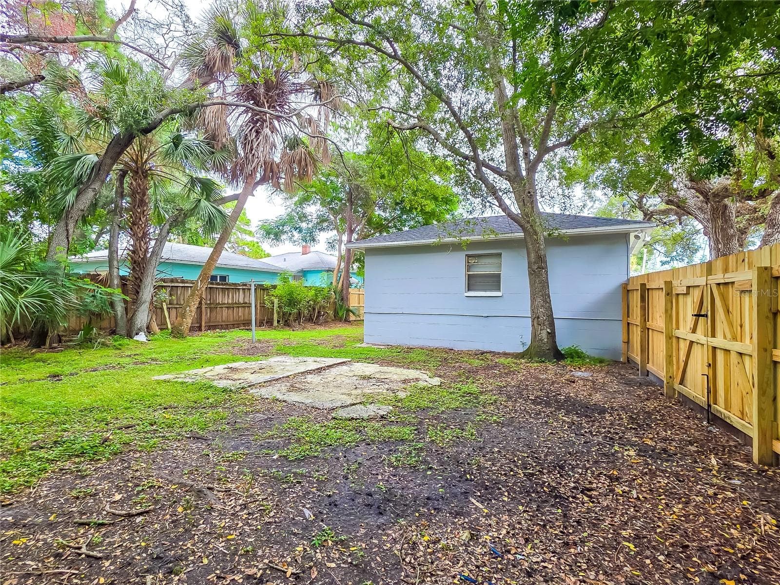 1745 Freeman St S photo 4