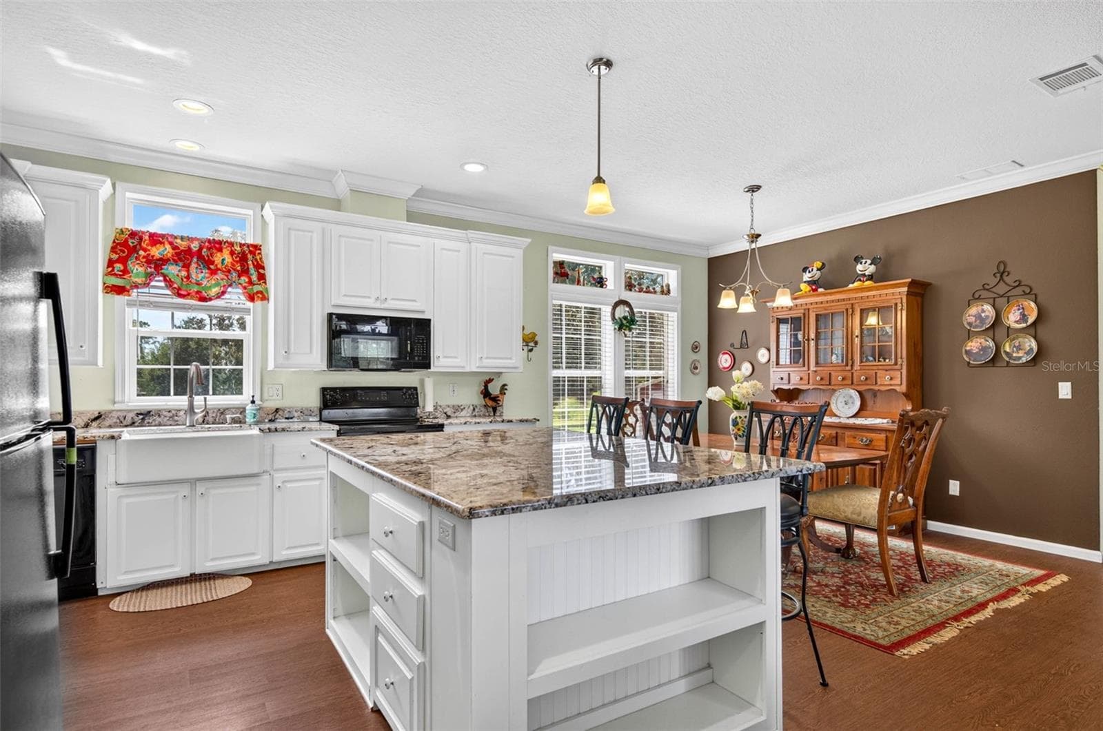 10006 Evanston Ln photo 5