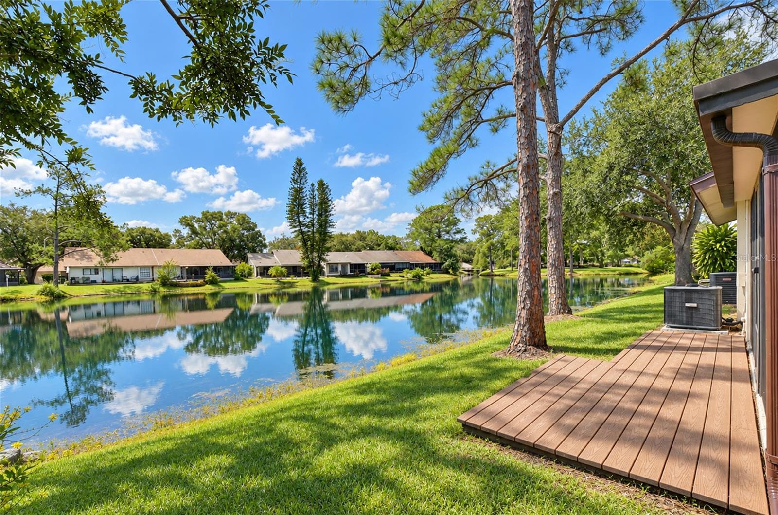 3942 Shoreside Cir photo 2