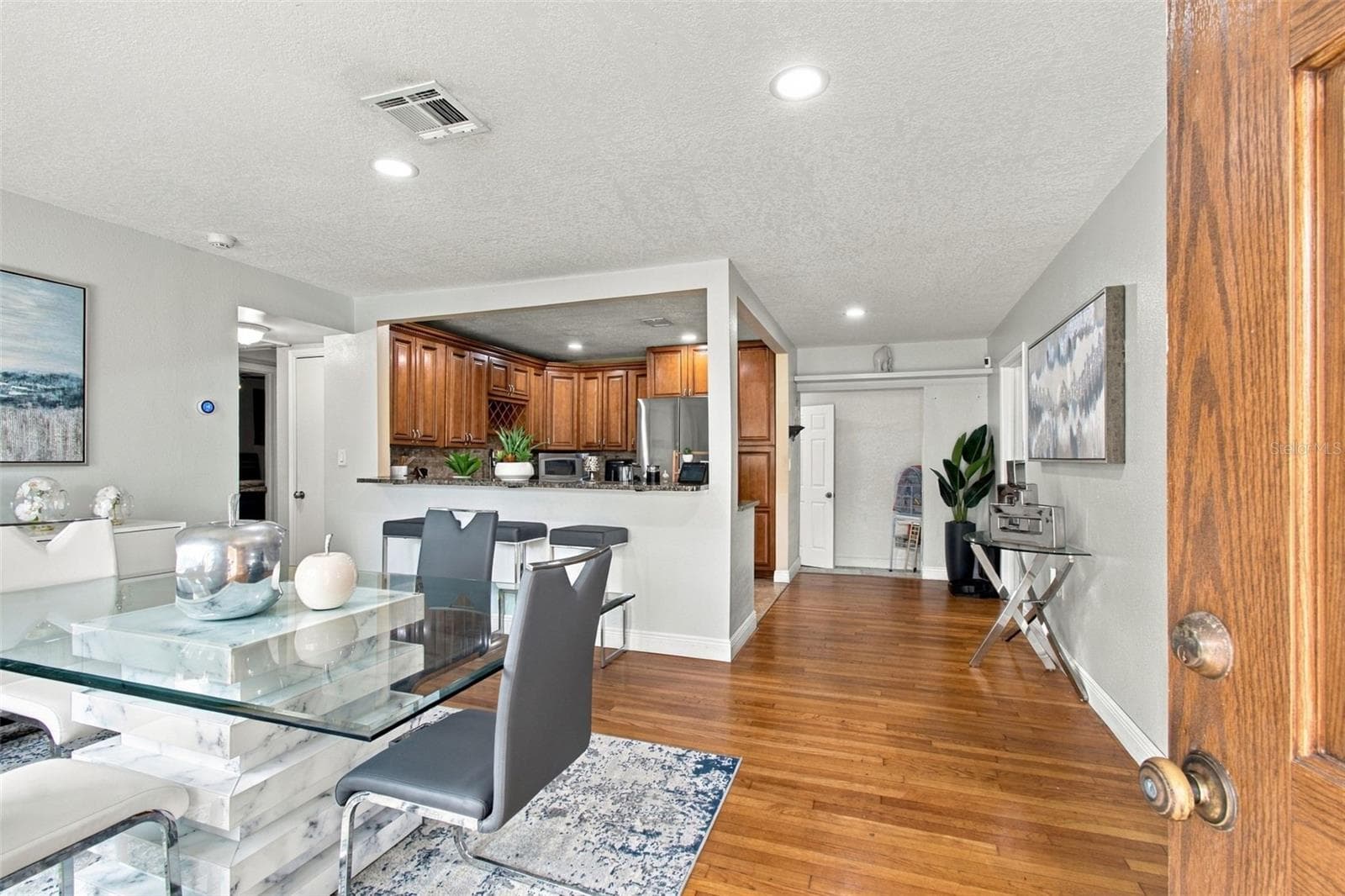 11006 N Oakleaf Ave photo 4