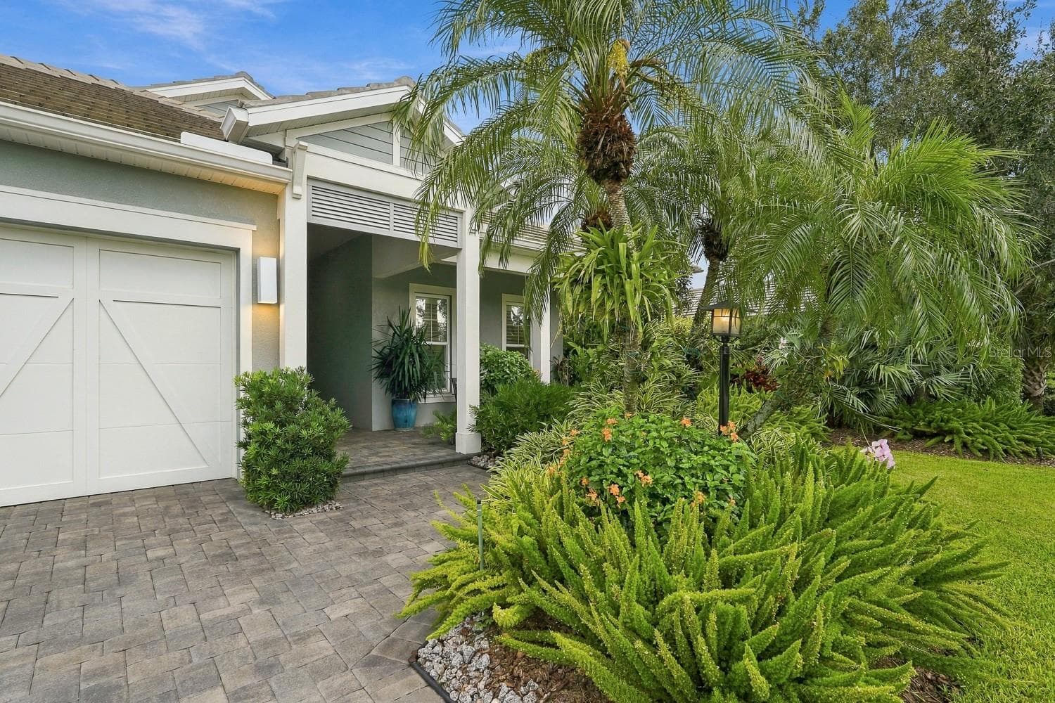 8083 Waterbend Trl photo 3