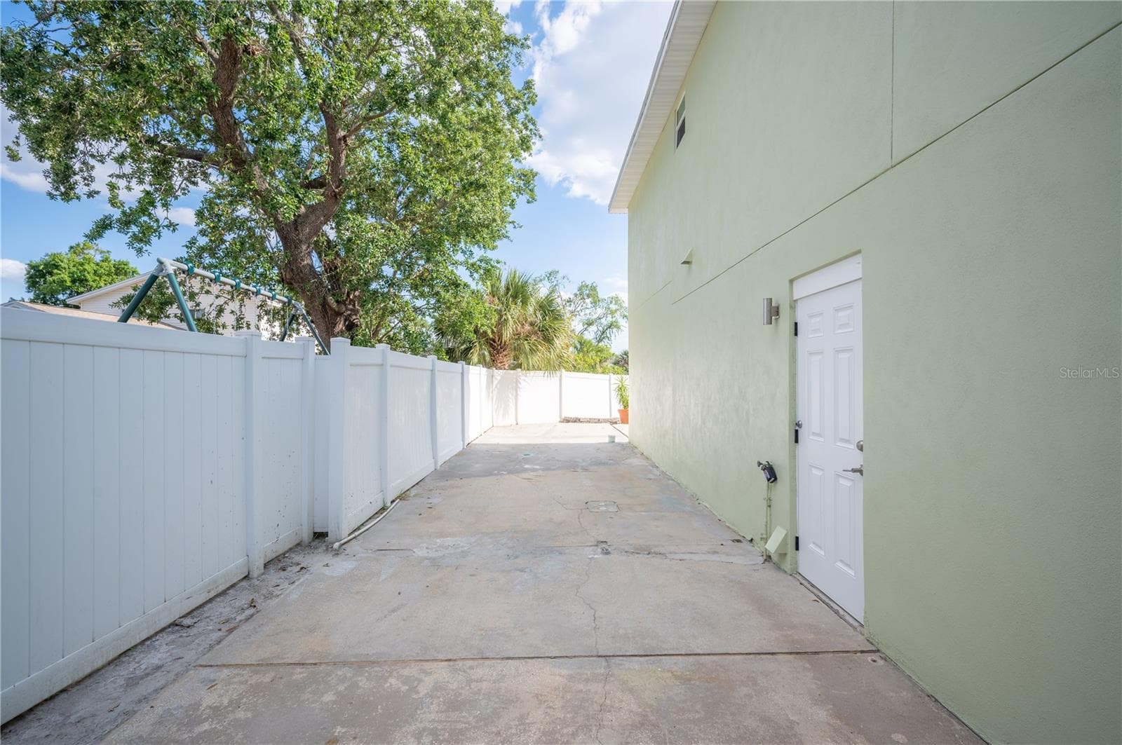 8704 Bay Crest Ln photo 4