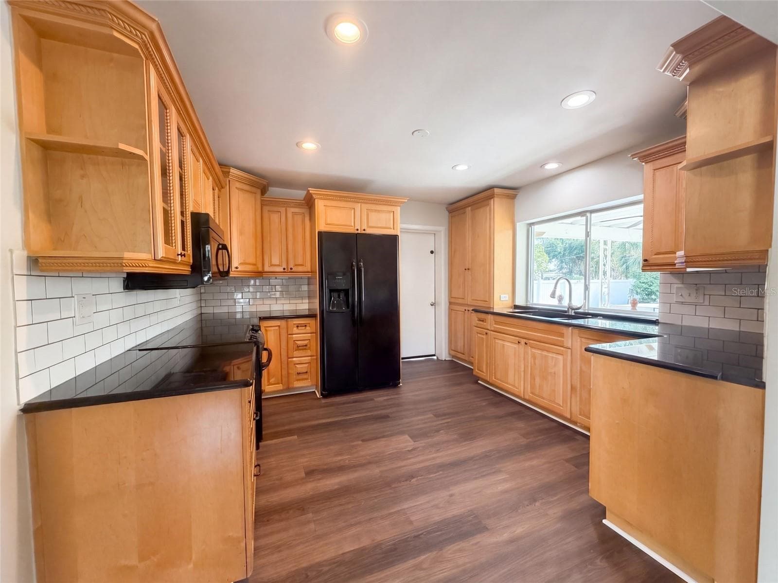 601 Myrtle Way S photo 2