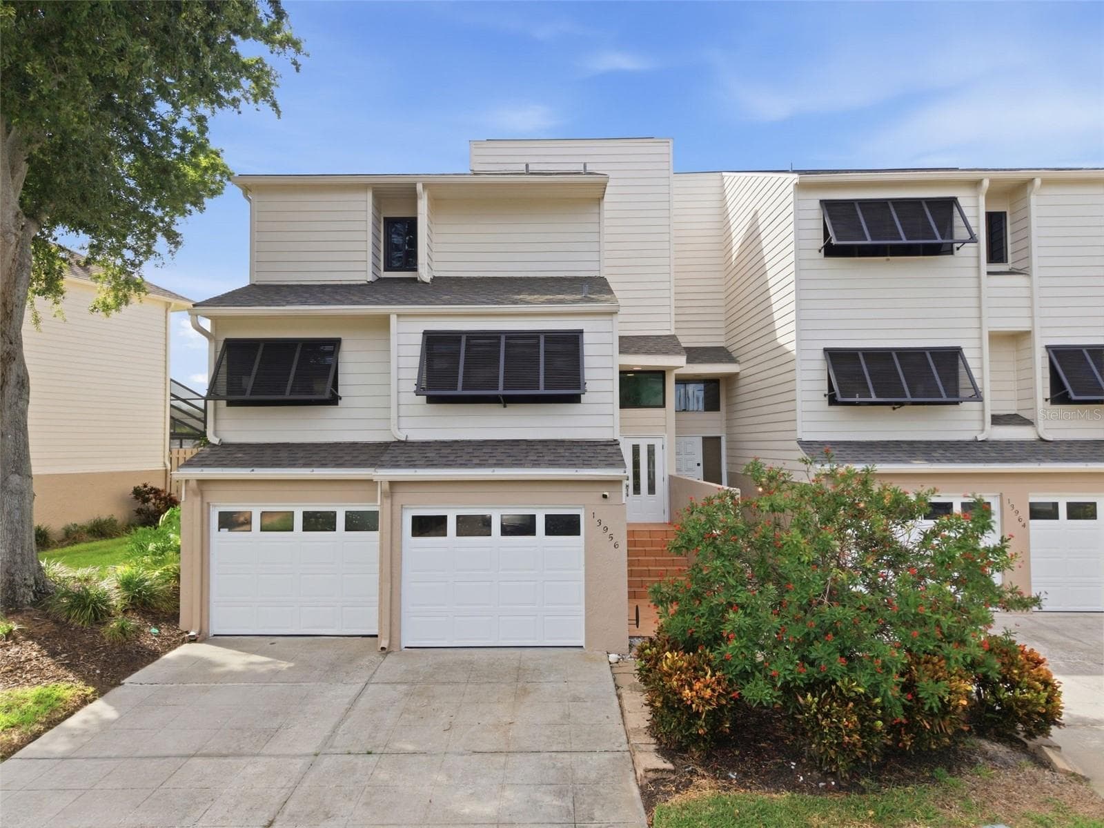 13956 Lake Point Dr photo 3
