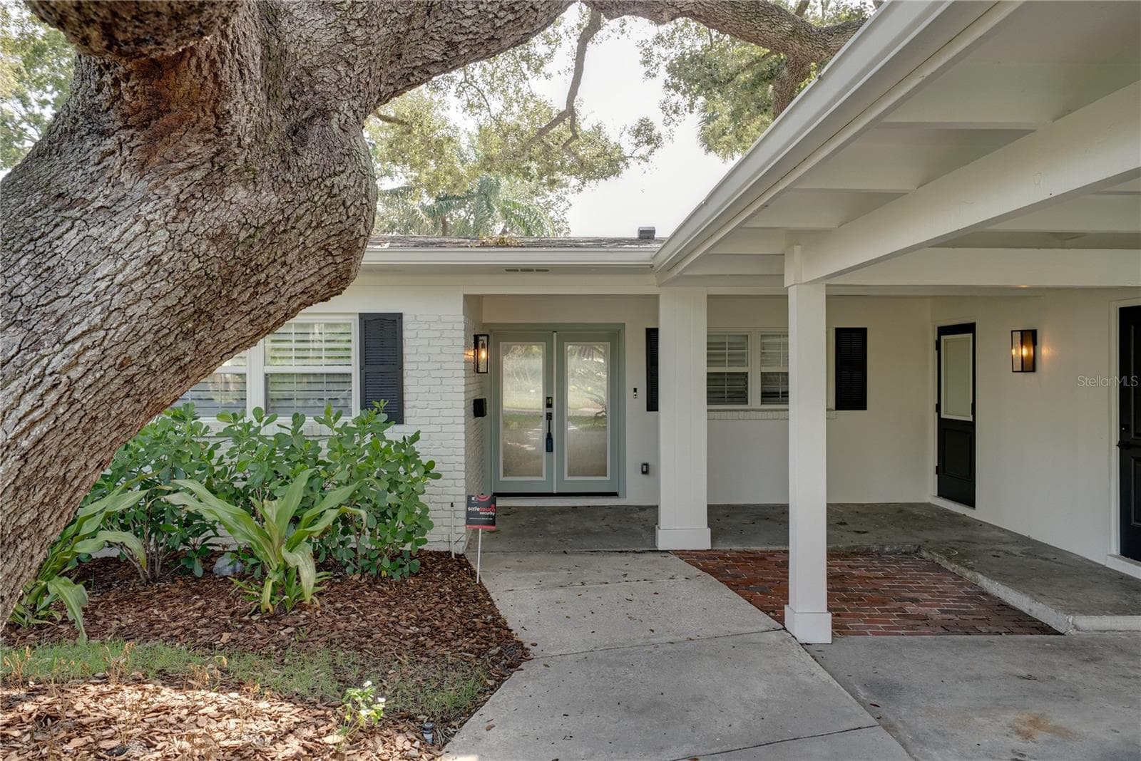 214 S Treasure Dr photo 5