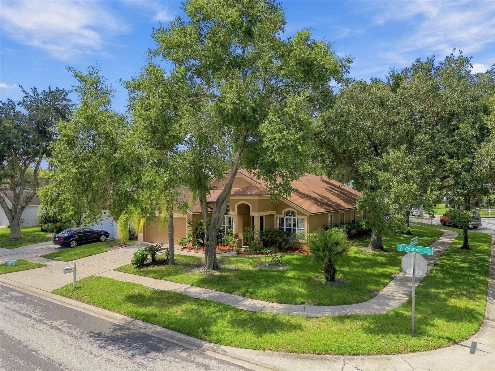 19014 Silverbrook Dr photo 3